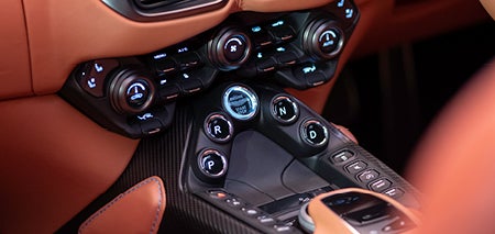 2021 Aston Martin Vantage Roadster - Console