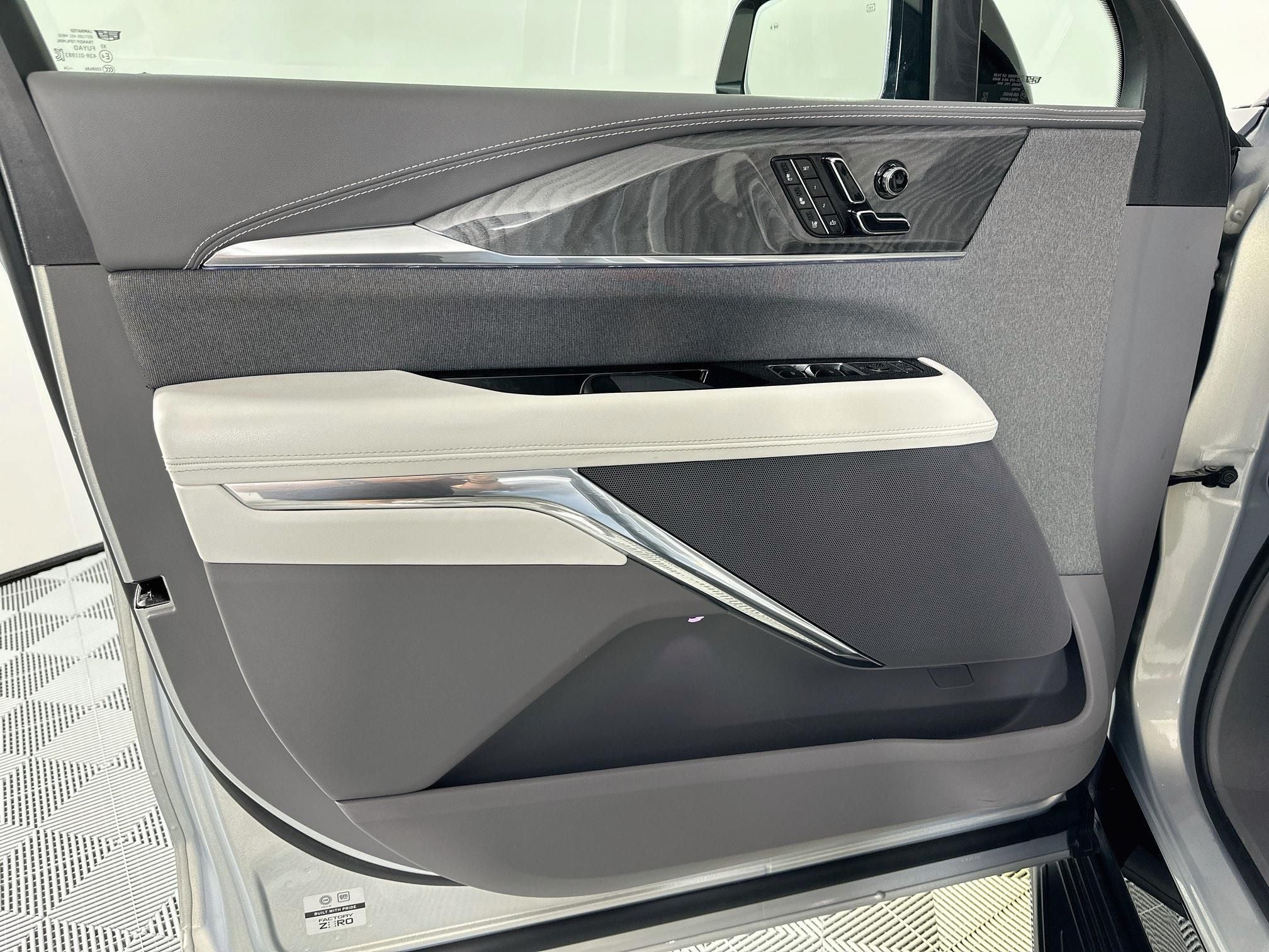 2025 Cadillac ESCALADE IQ Sport 1