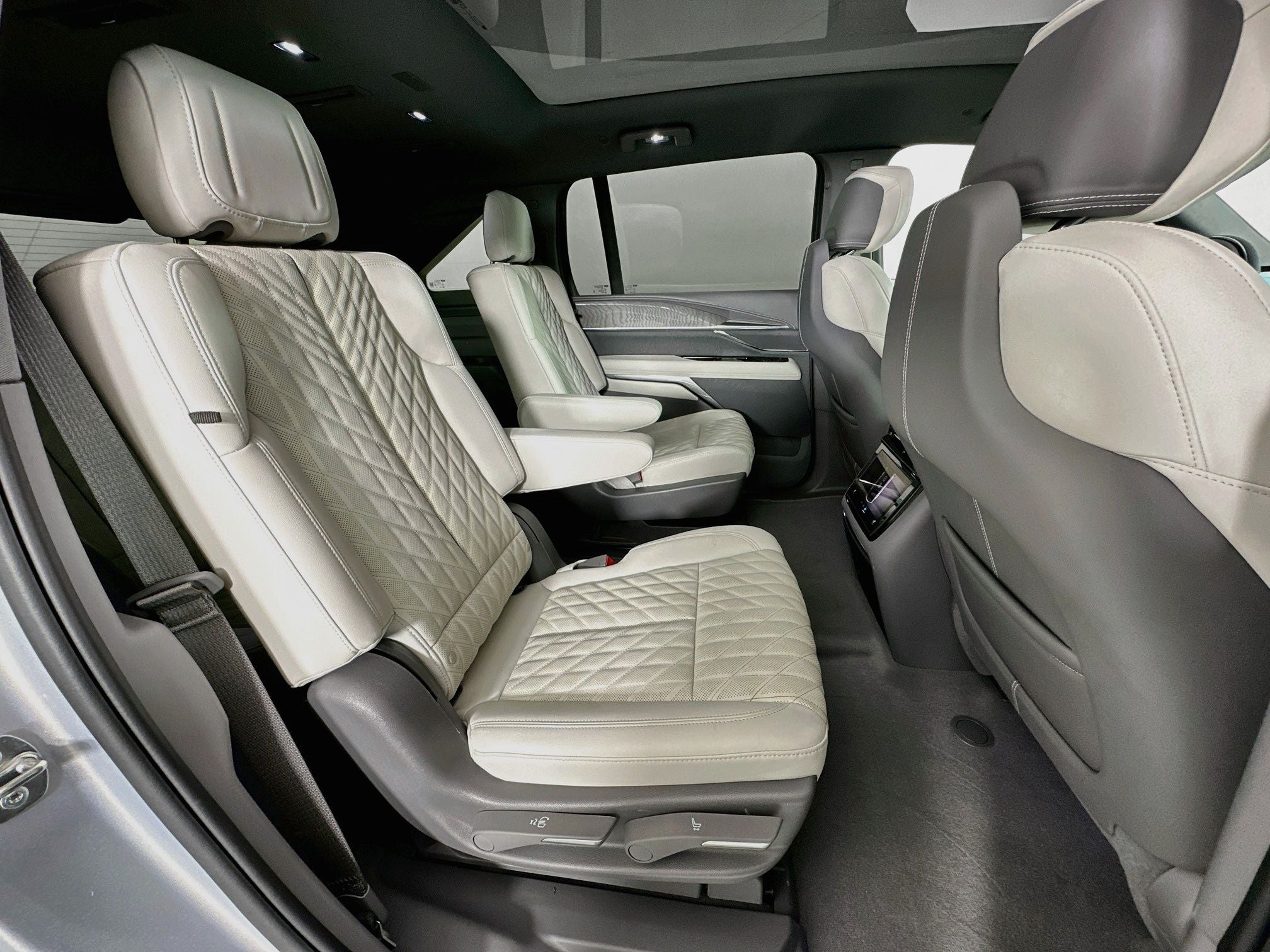2025 Cadillac ESCALADE IQ Sport 1