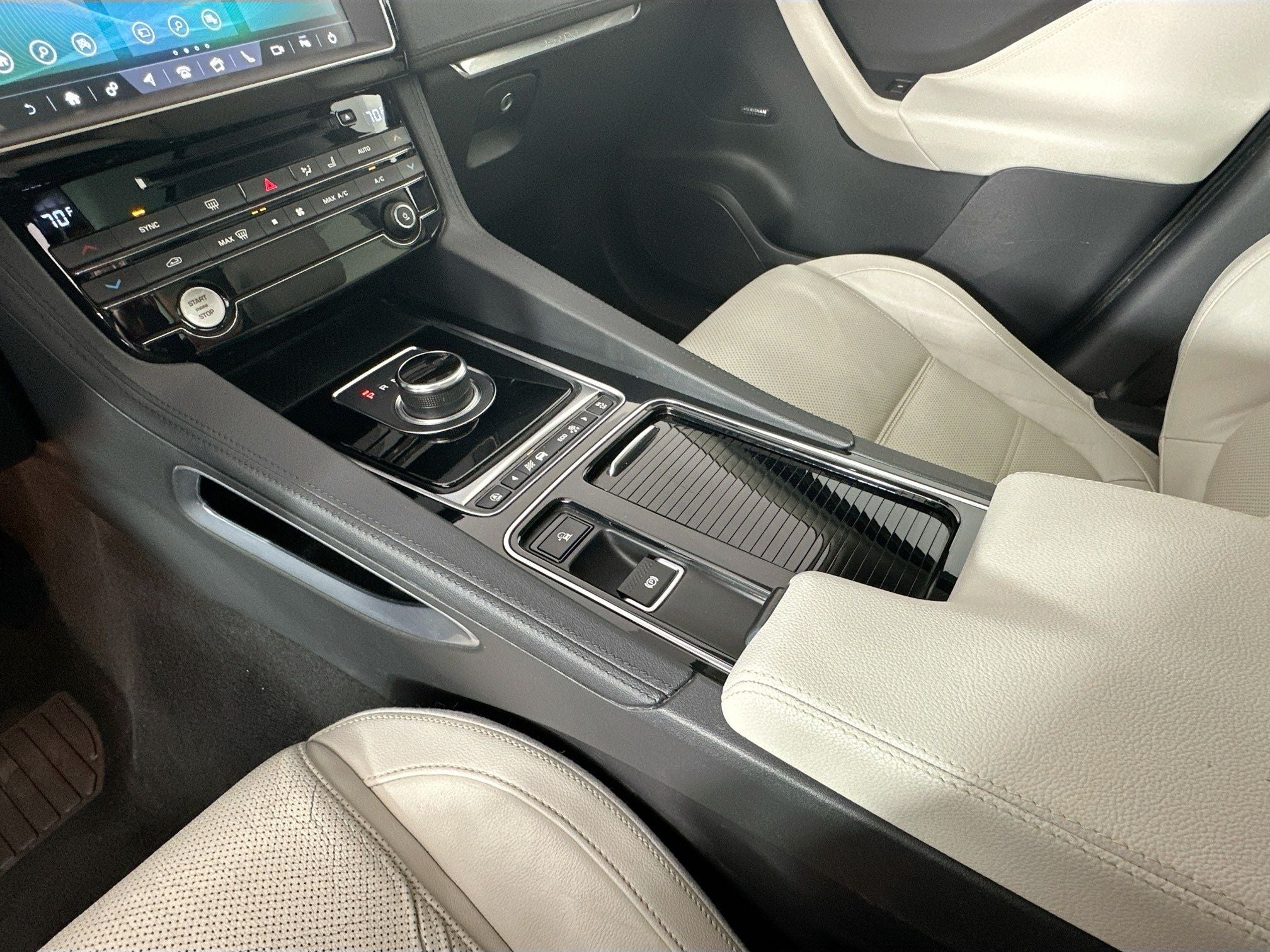 2019 Jaguar F-PACE 30t Prestige