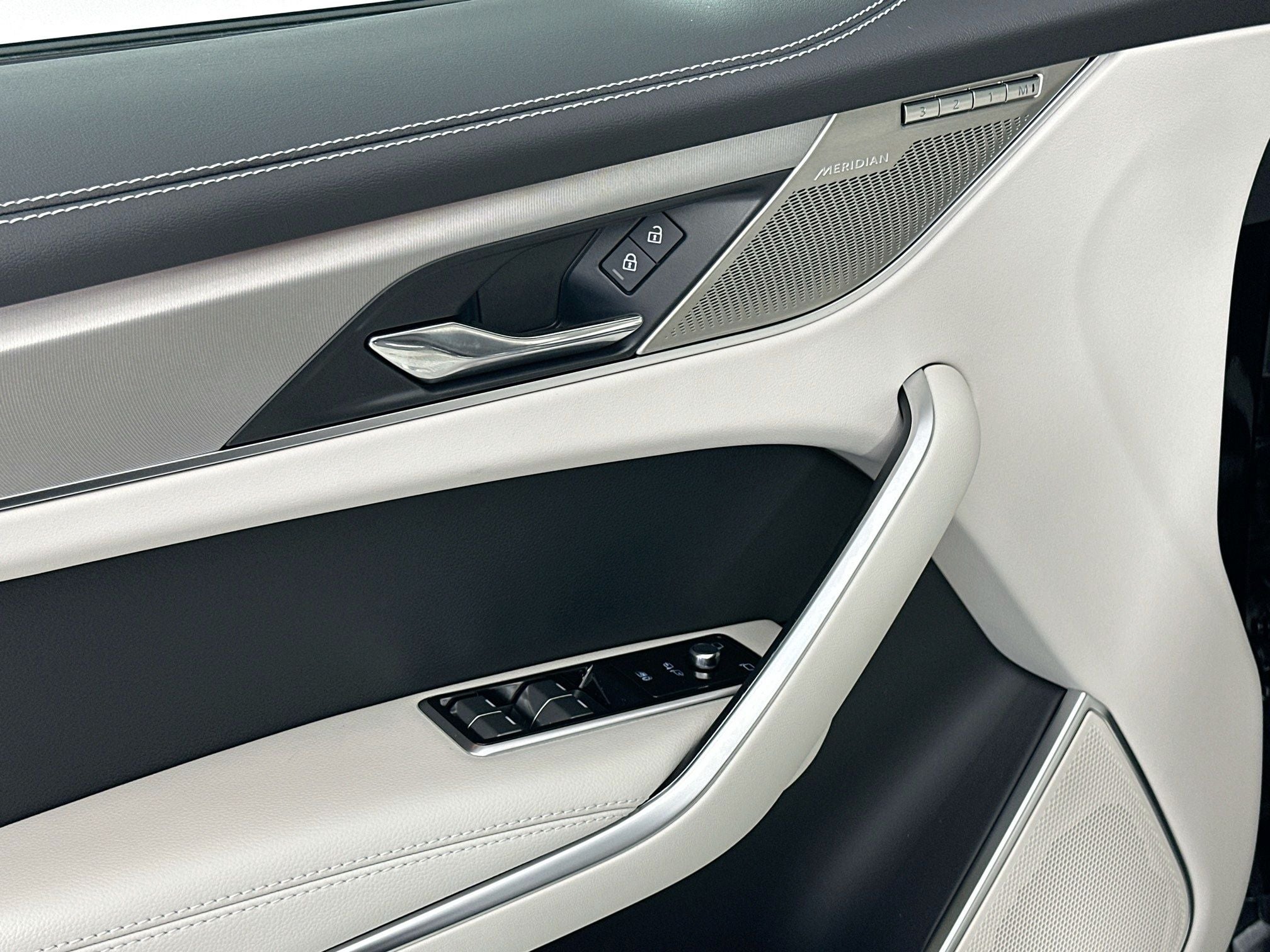 2026 Jaguar F-PACE P250 R-Dynamic S