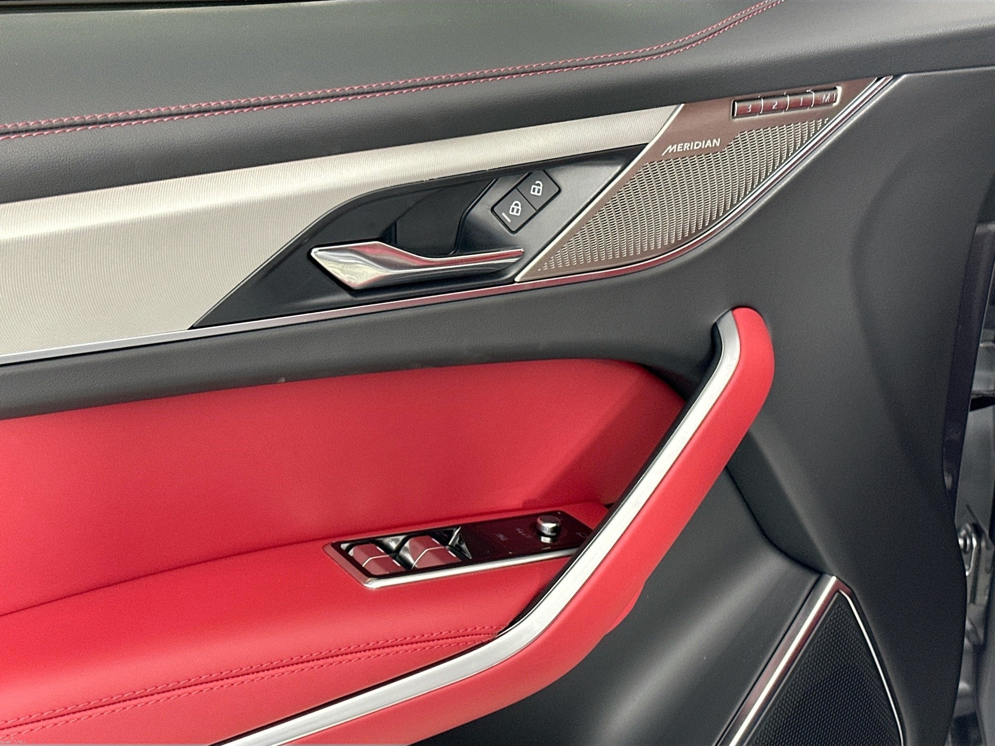 2025 Jaguar F-PACE P250 R-Dynamic S