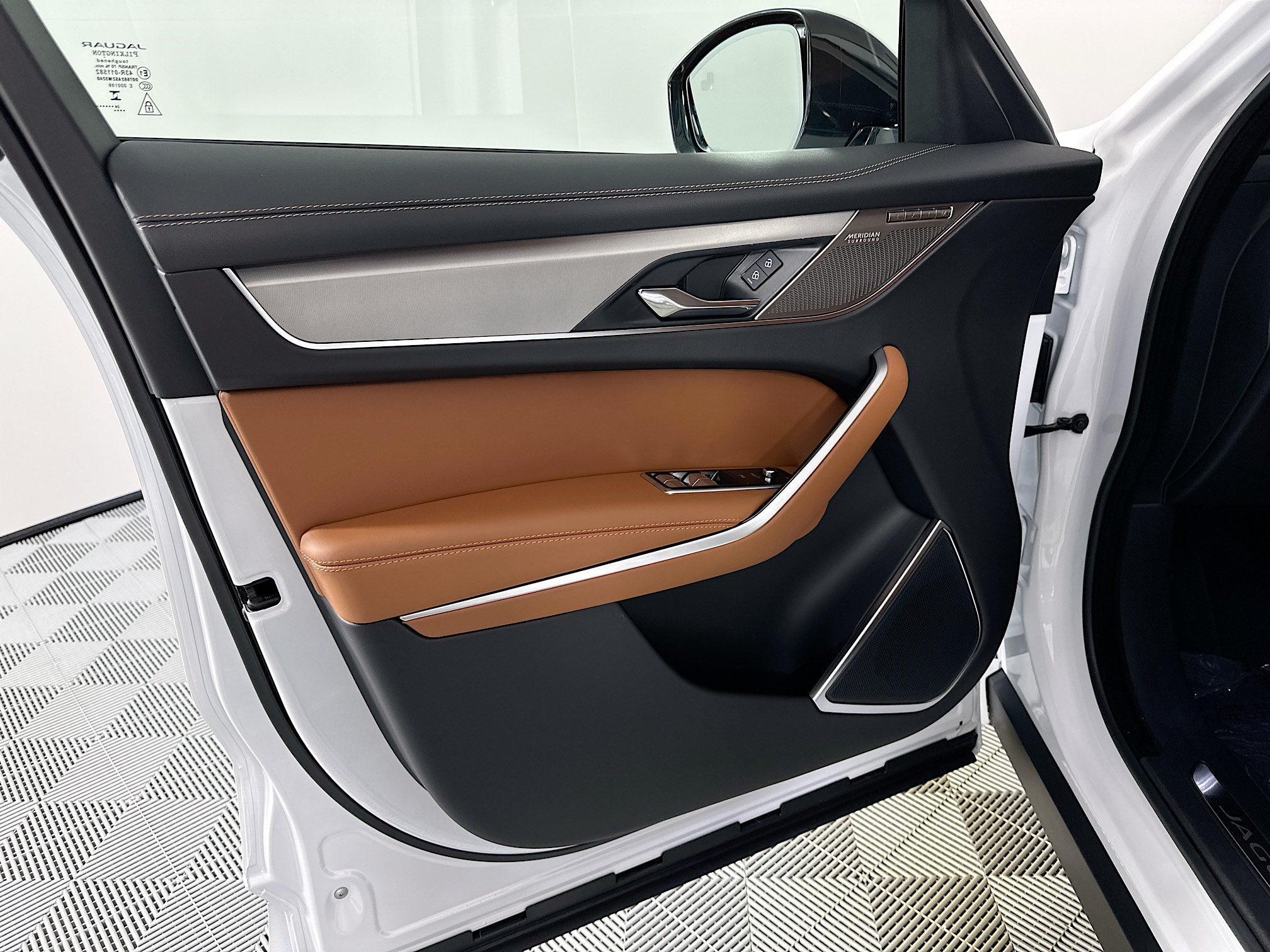 2025 Jaguar F-PACE P400 R-Dynamic S