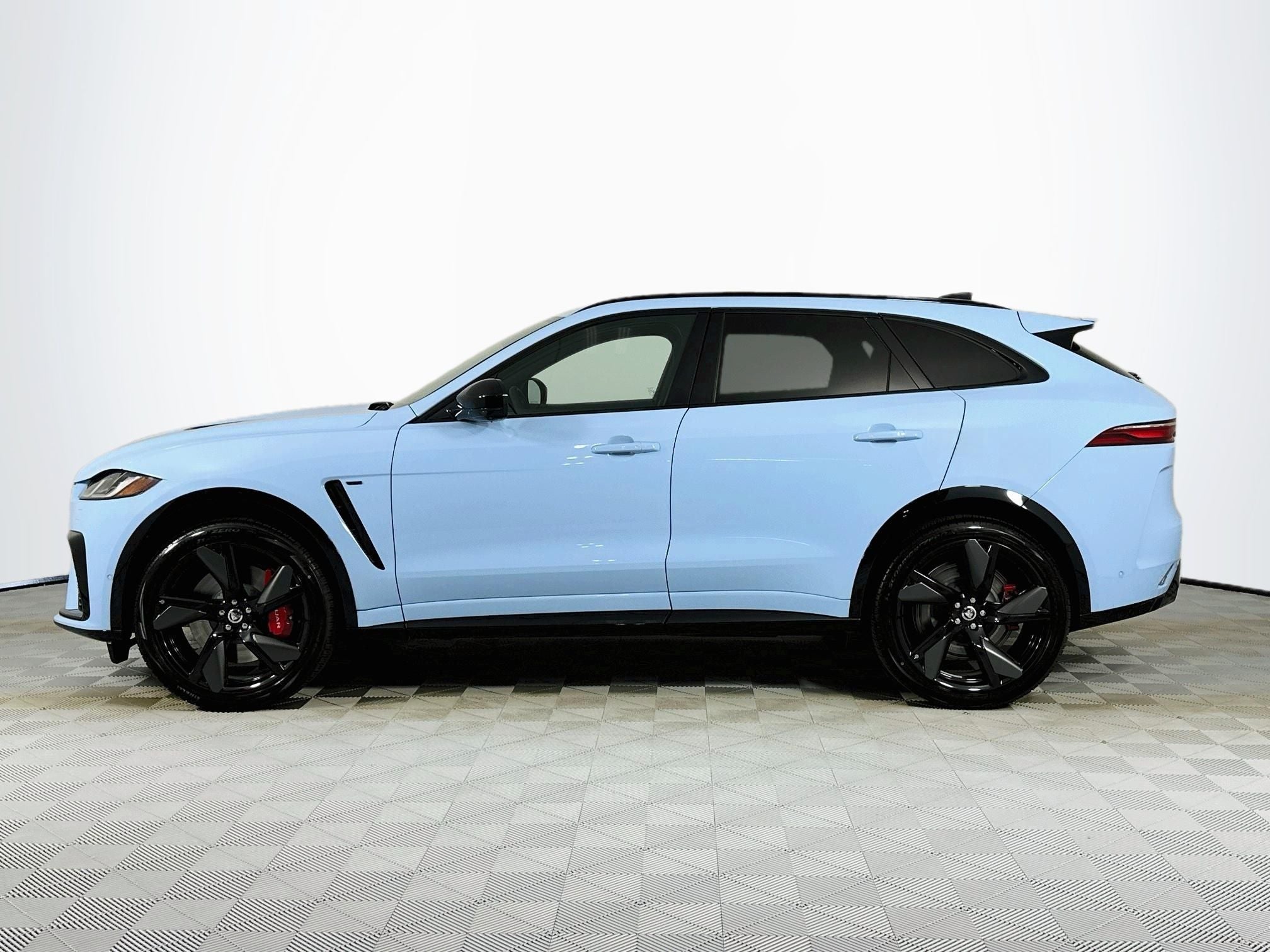 2026 Jaguar F-PACE SVR