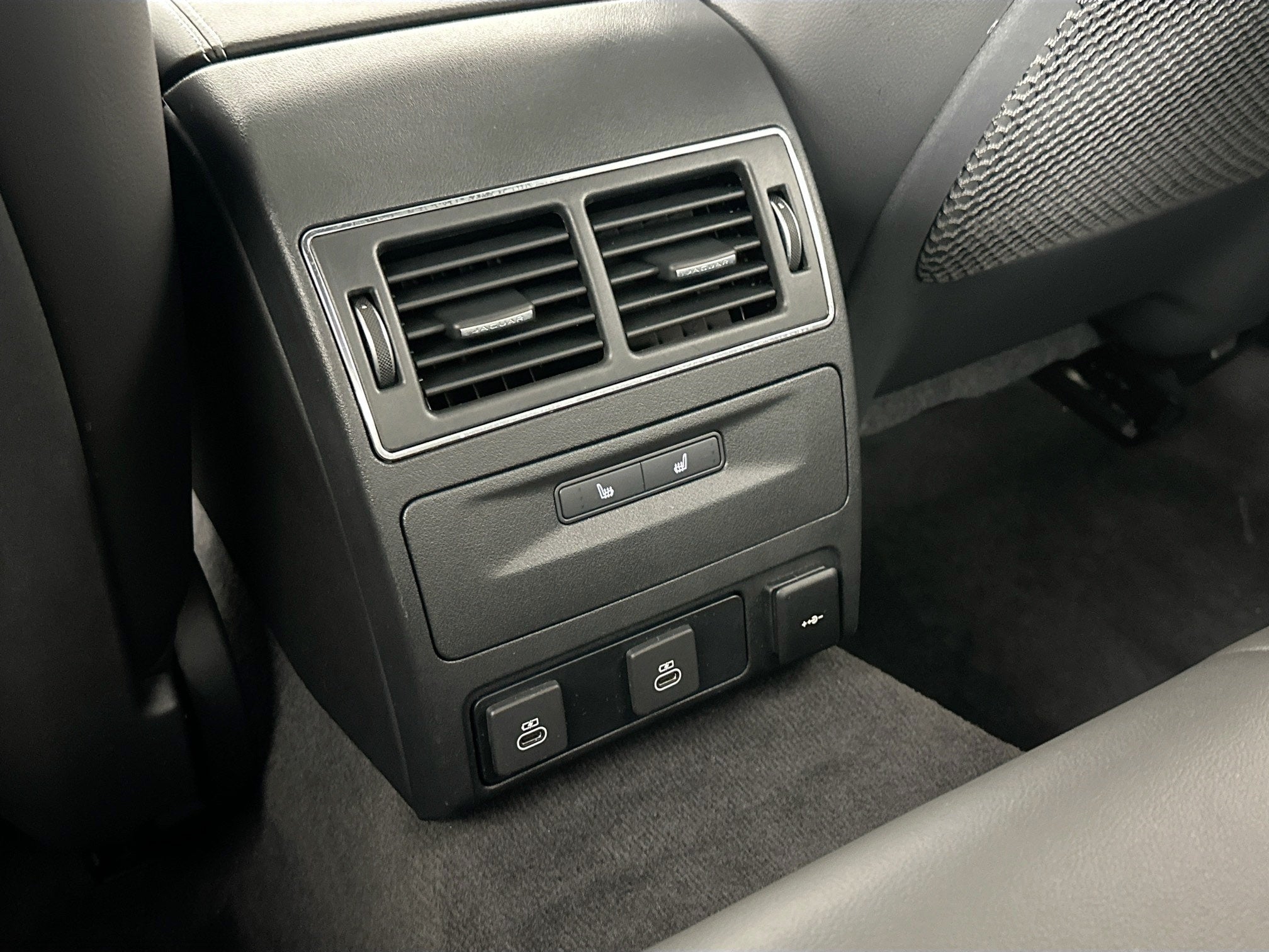 2024 Jaguar XF R-Dynamic SE