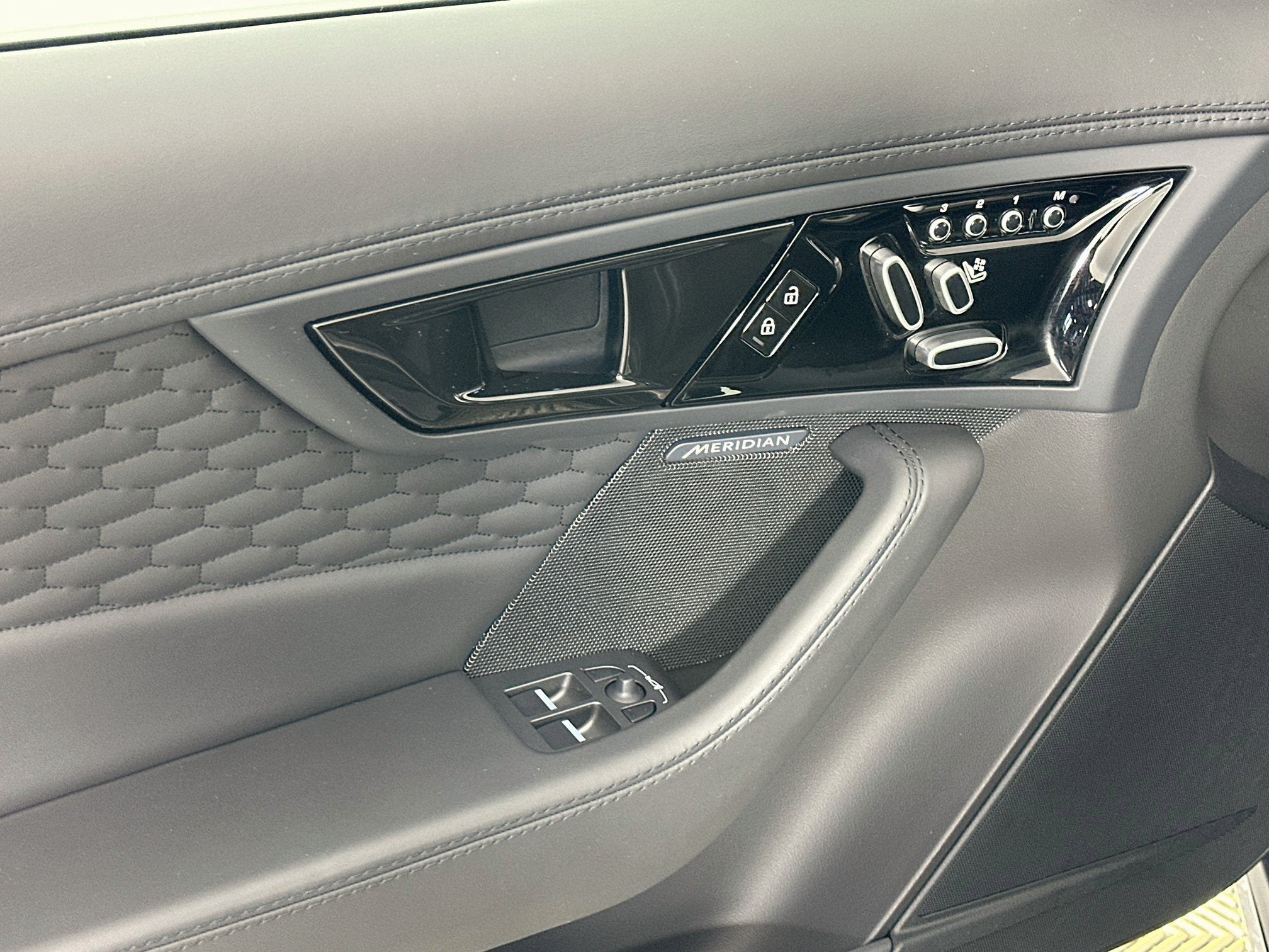 2024 Jaguar F-TYPE P575 R75