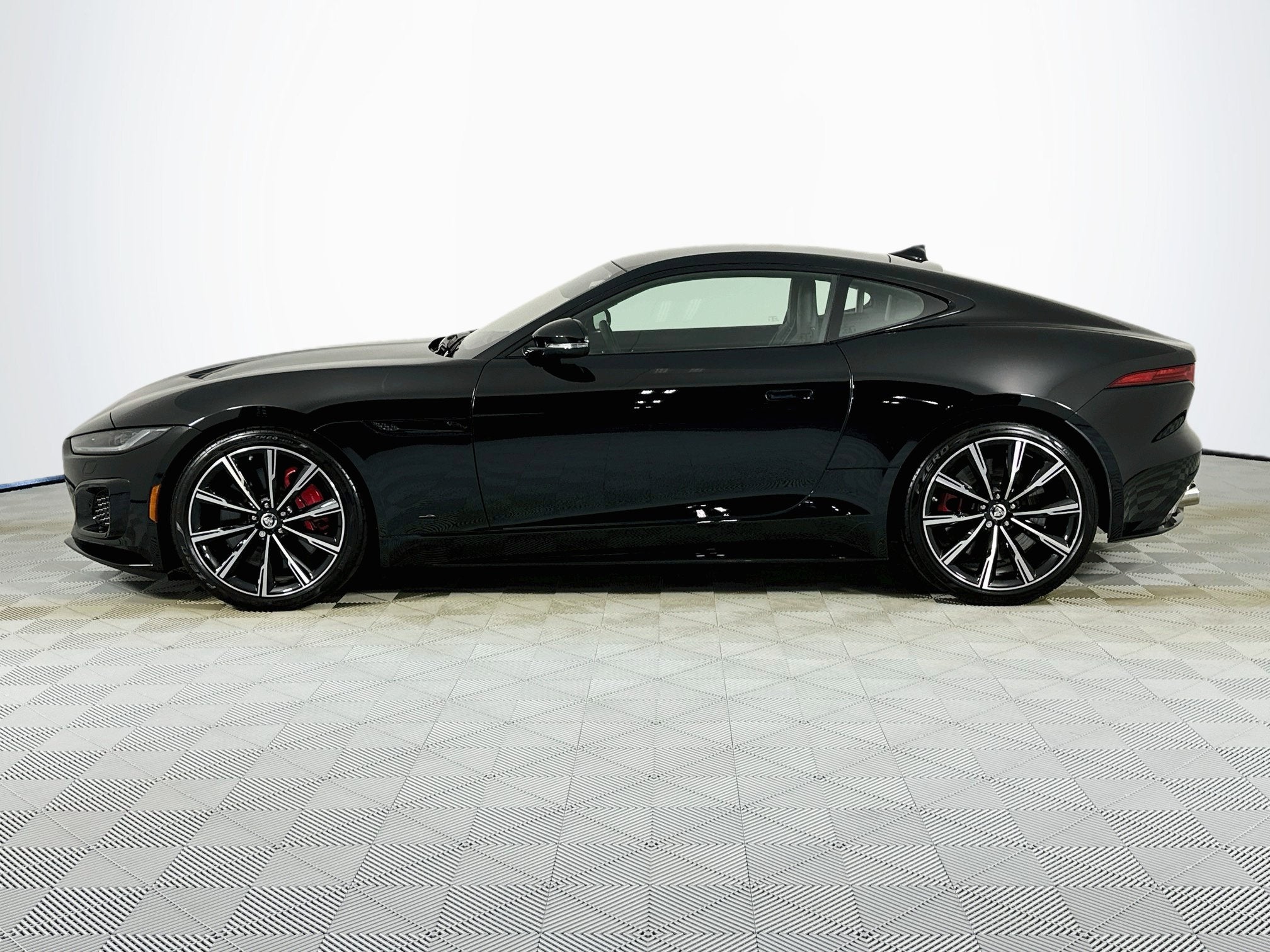 2024 Jaguar F-TYPE P575 R75
