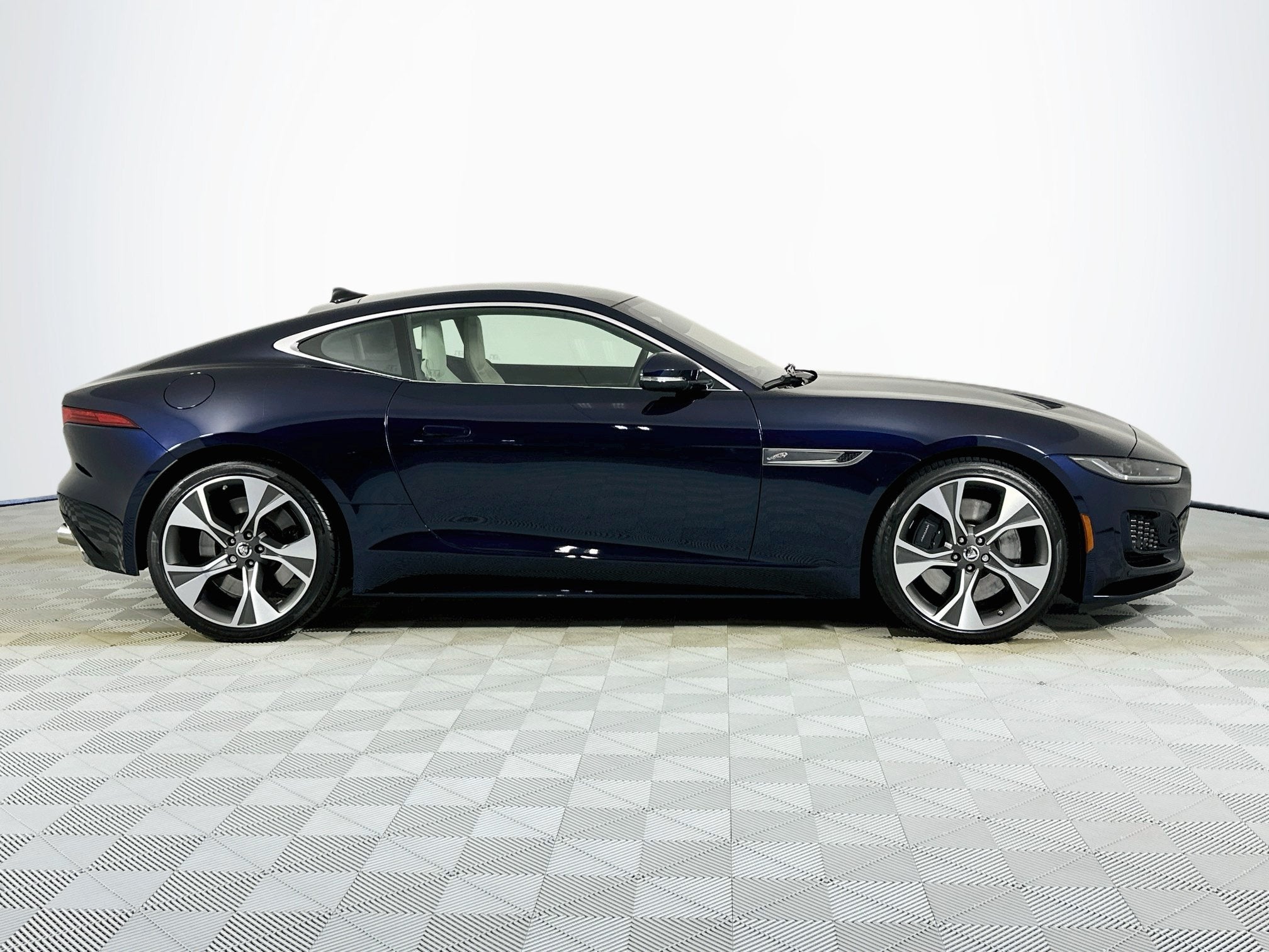 2024 Jaguar F-TYPE P450