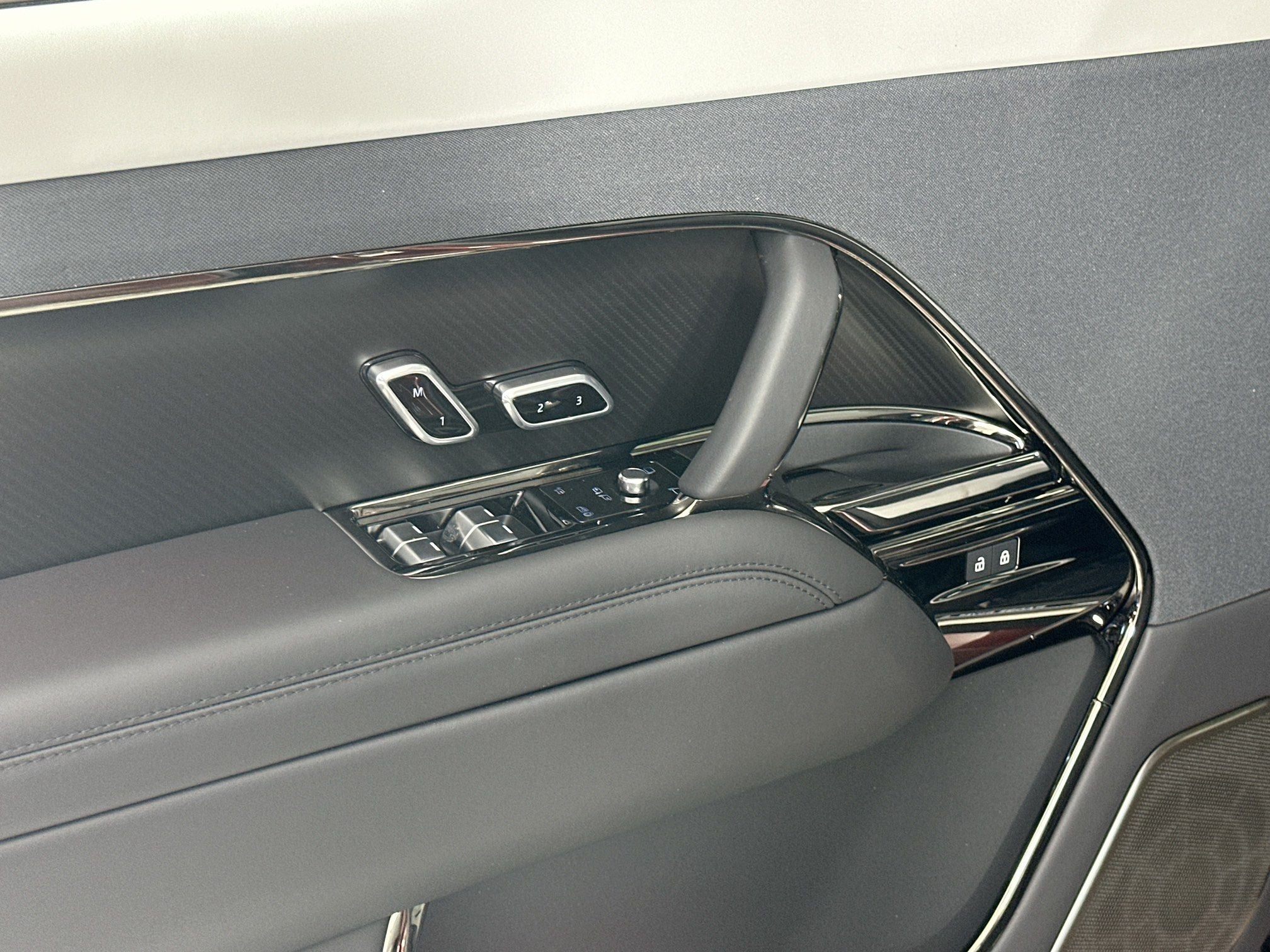 2026 Land Rover Range Rover Sport SV