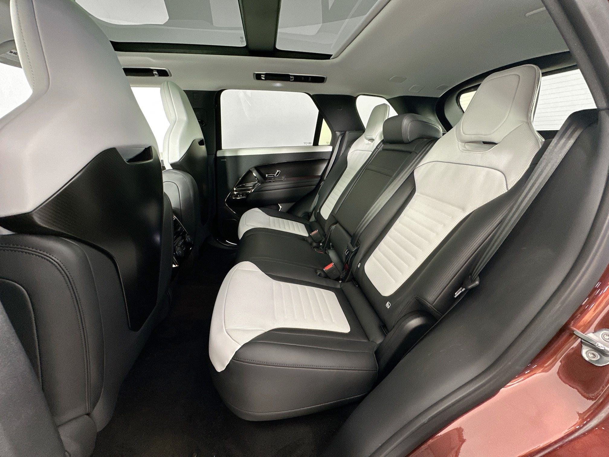 2026 Land Rover Range Rover Sport SV