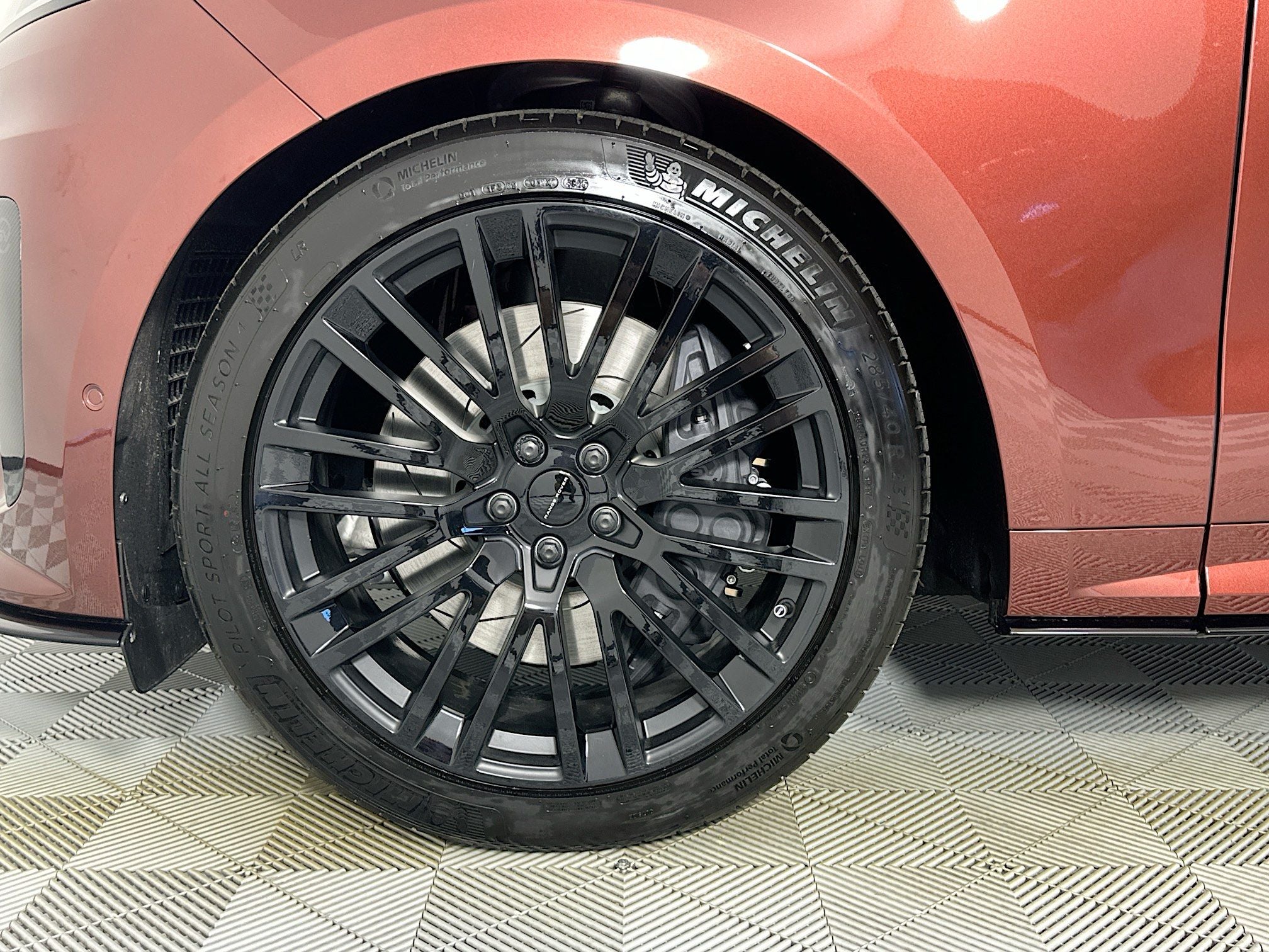 2026 Land Rover Range Rover Sport SV