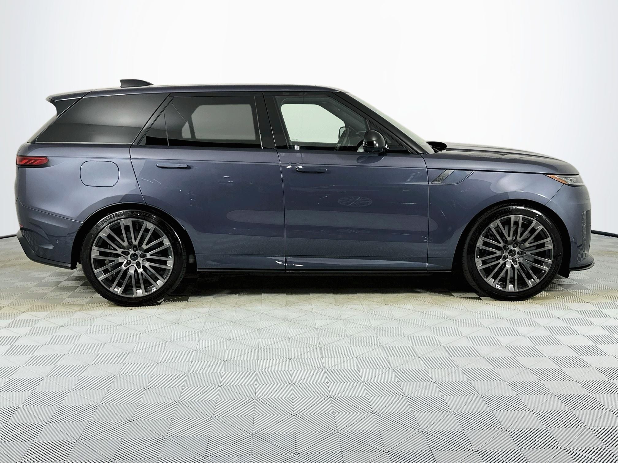 2026 Land Rover Range Rover Sport SV