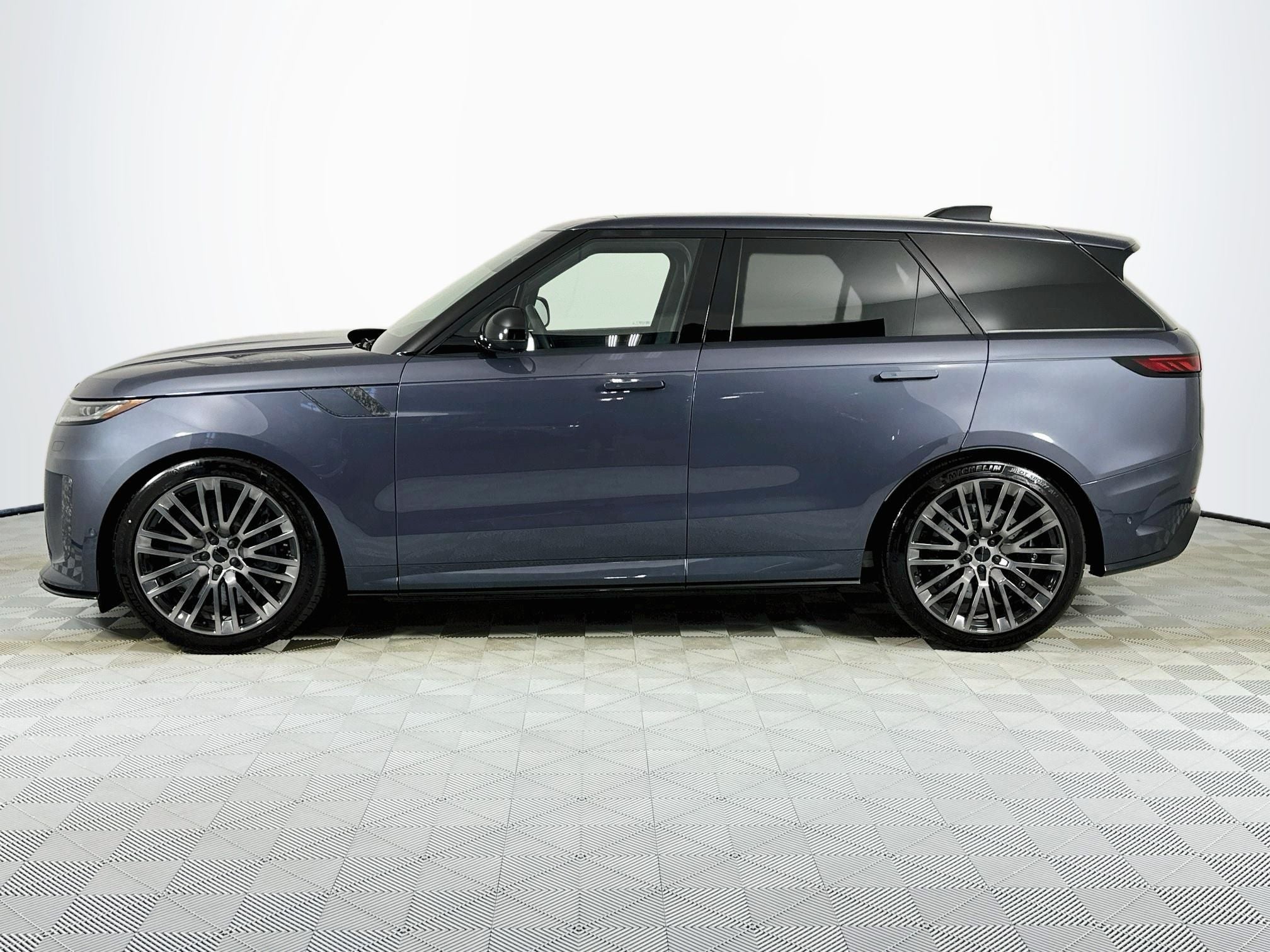 2026 Land Rover Range Rover Sport SV