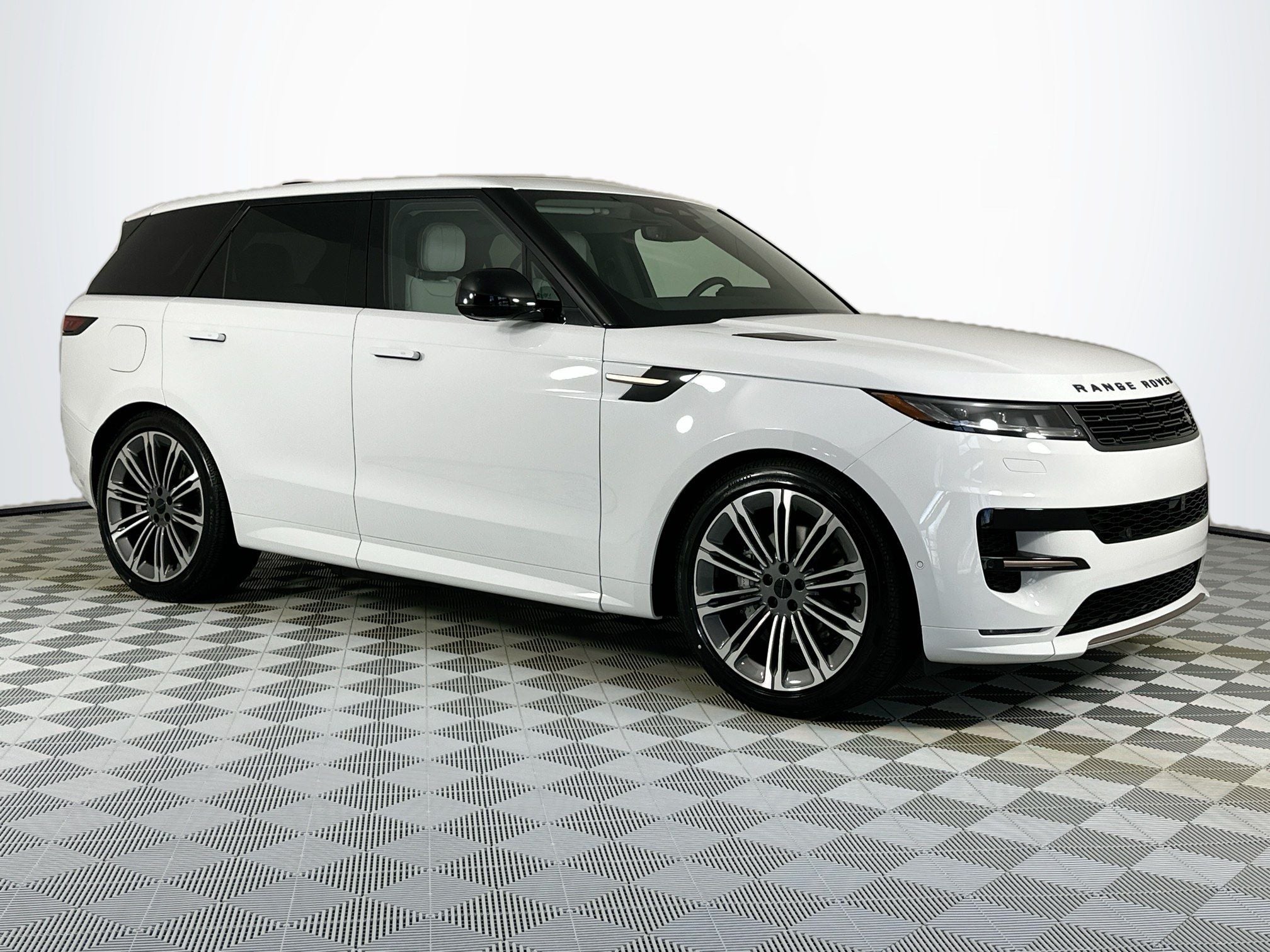 2026 Land Rover Range Rover Sport Plug-in Hybrid Dynamic SE