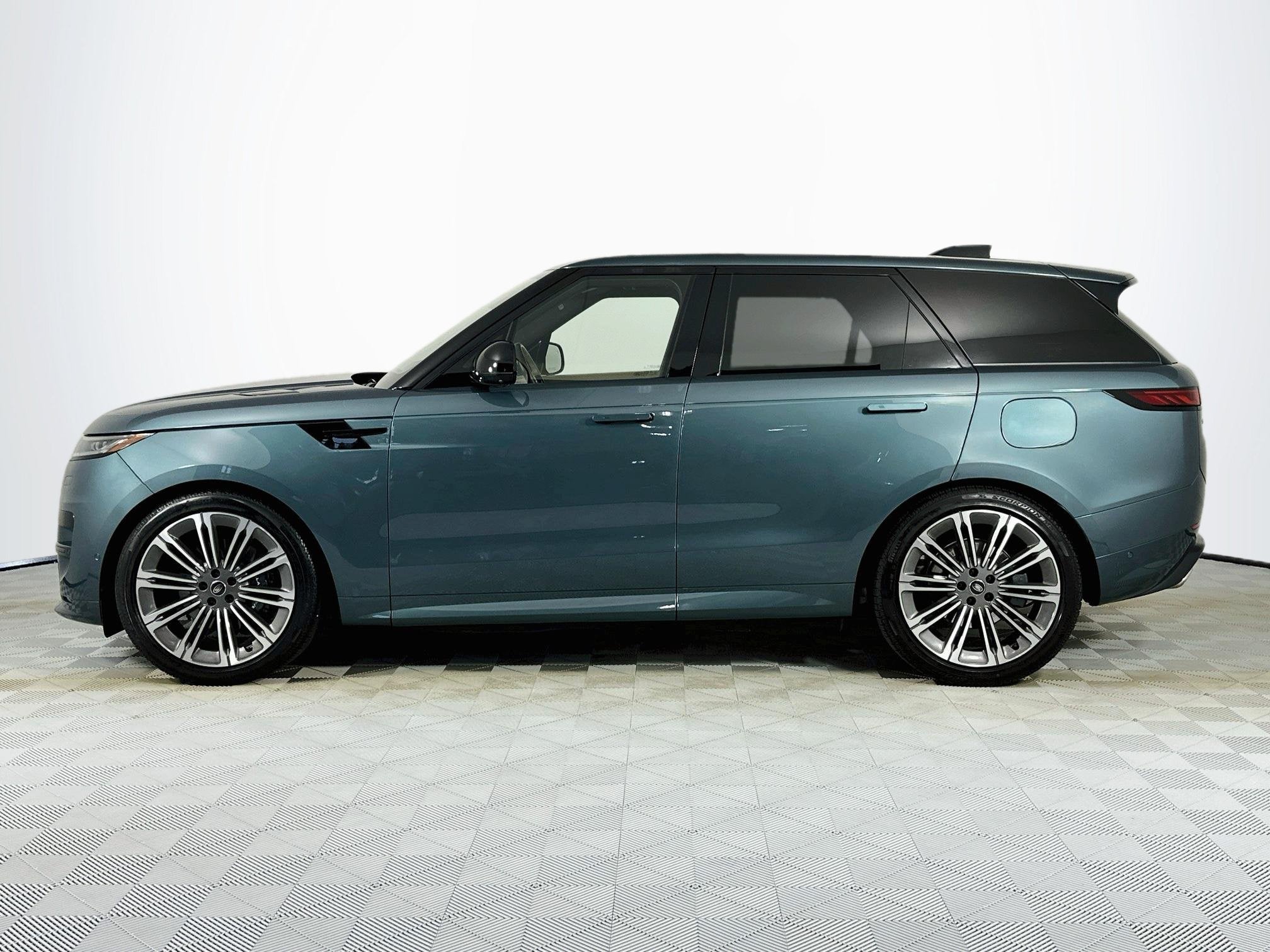 2025 Land Rover Range Rover Sport Plug-in Hybrid Dynamic SE