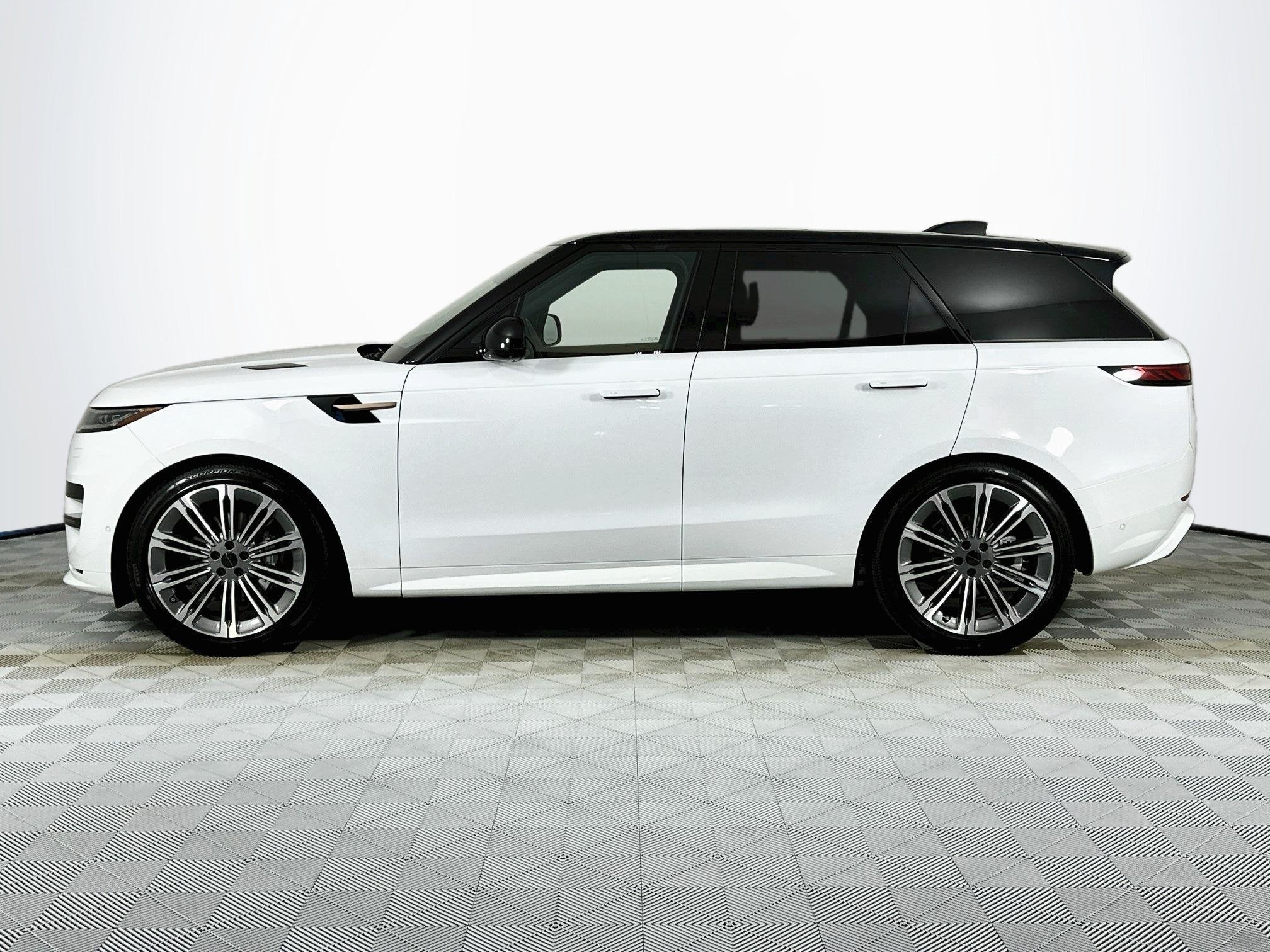 2027 Land Rover Range Rover Sport Dynamic SE