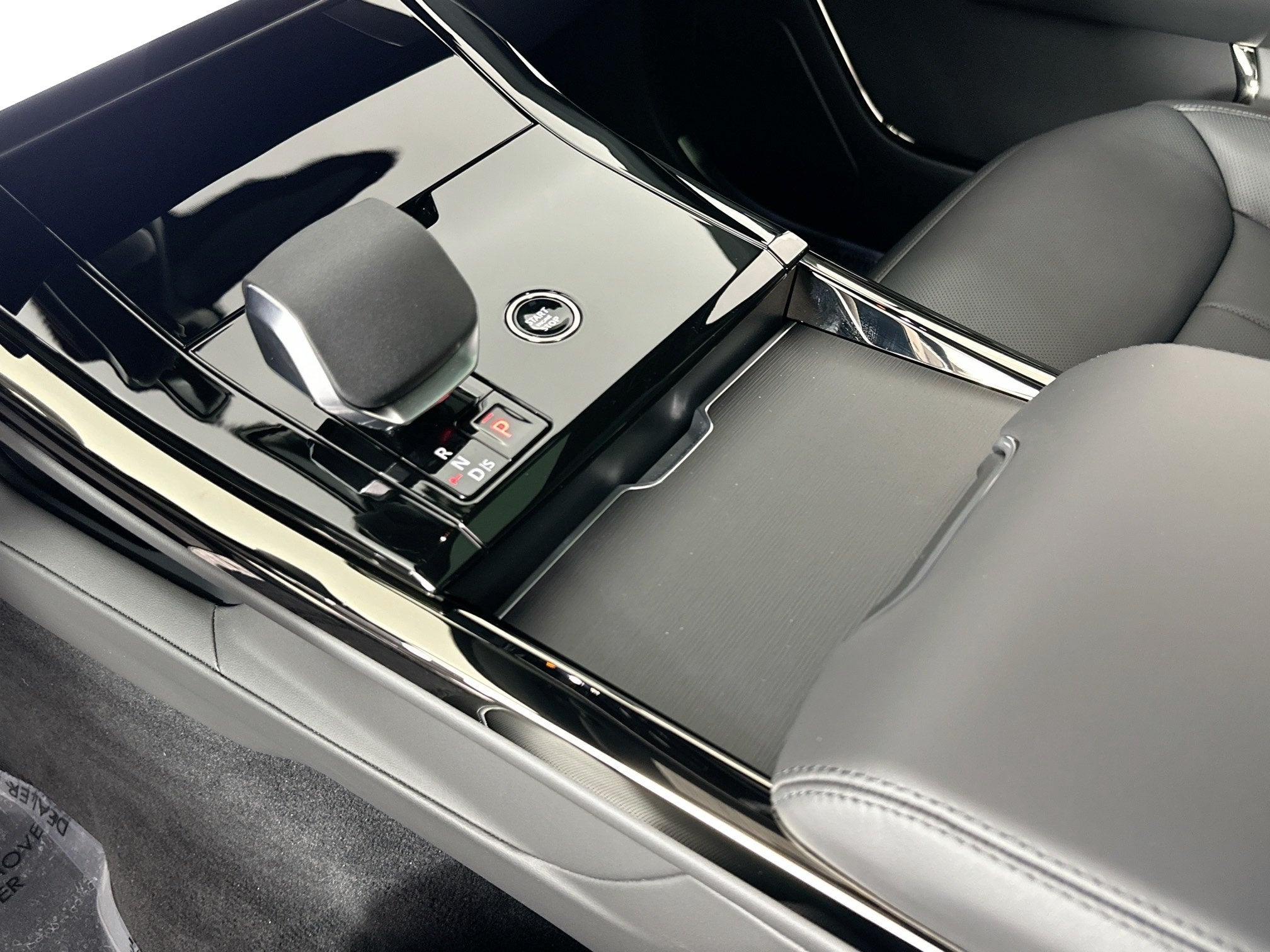 2026 Land Rover Range Rover Sport SE