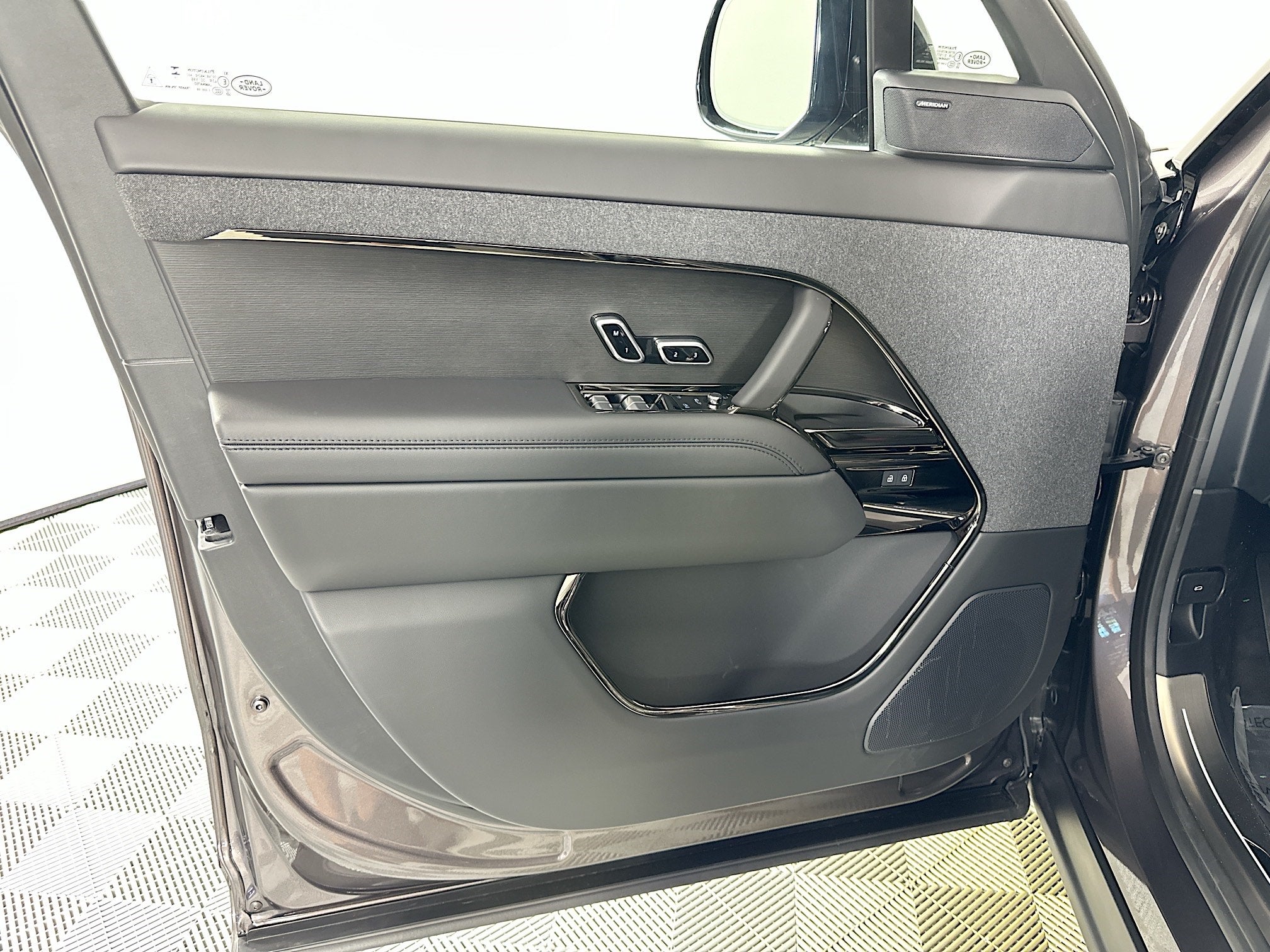 2026 Land Rover Range Rover Sport SE