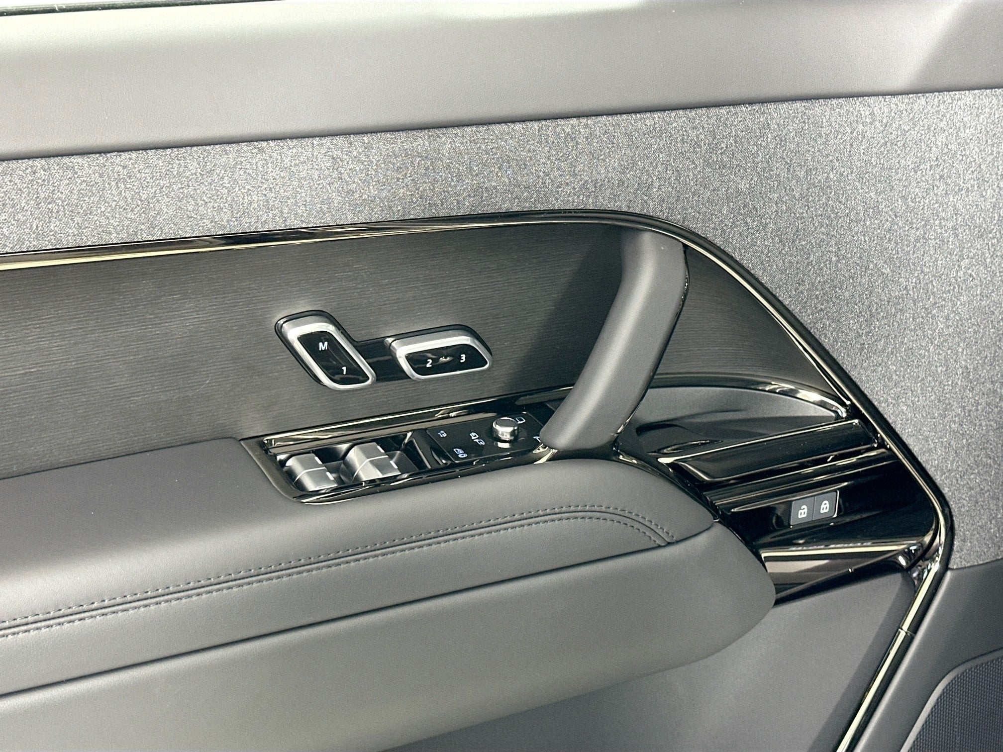 2026 Land Rover Range Rover Sport SE