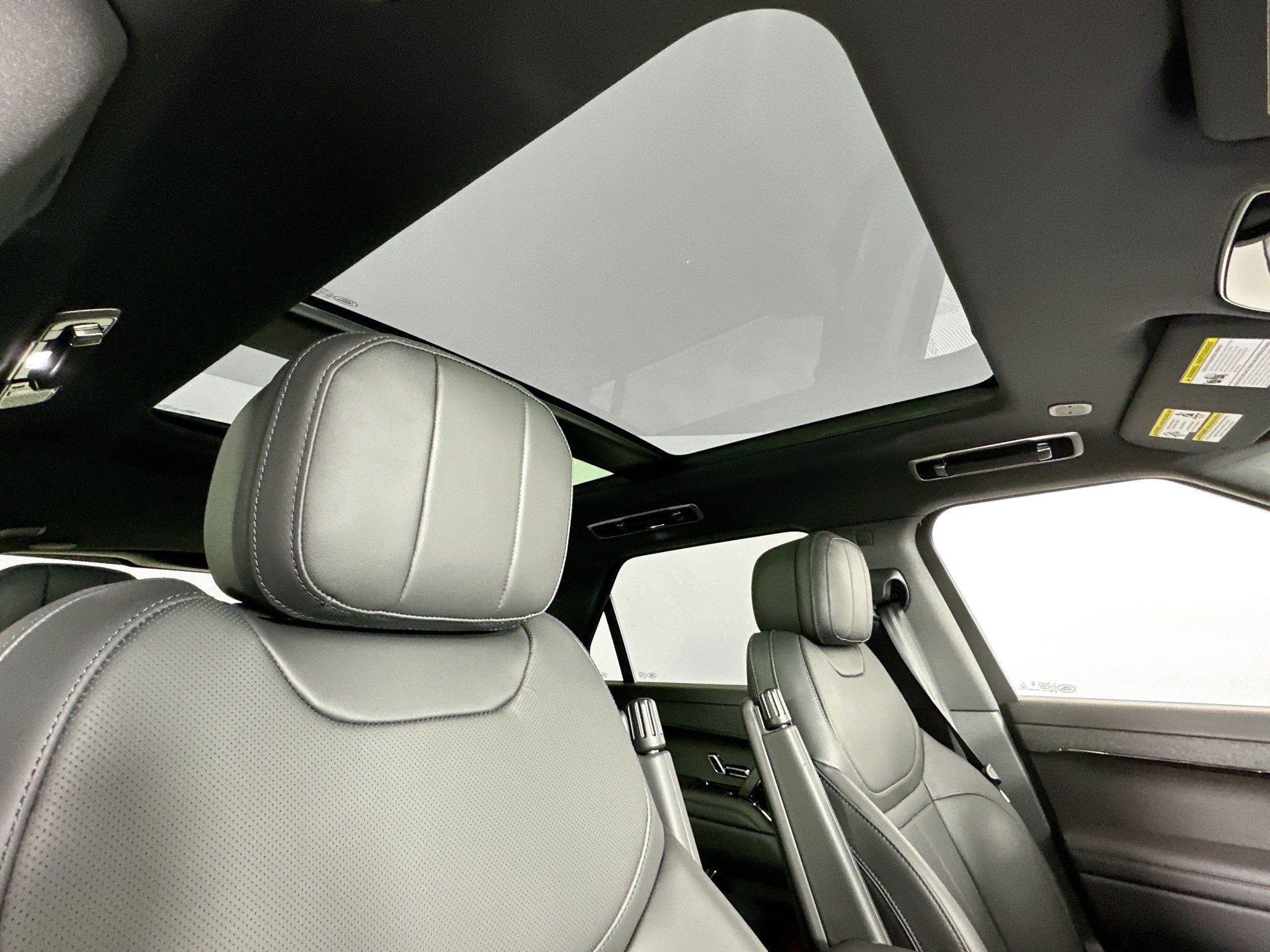 2026 Land Rover Range Rover Sport SE