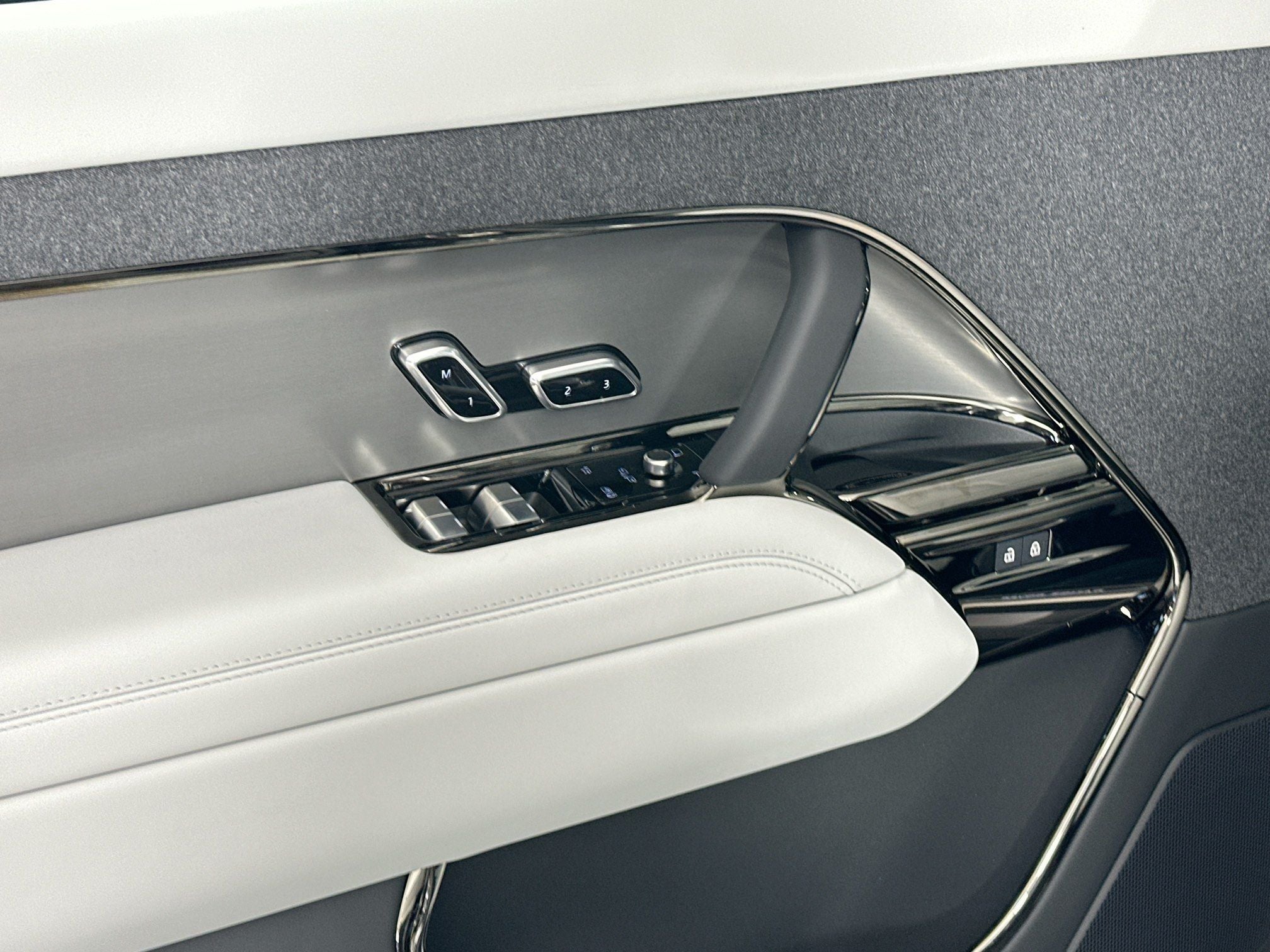 2026 Land Rover Range Rover Sport SE