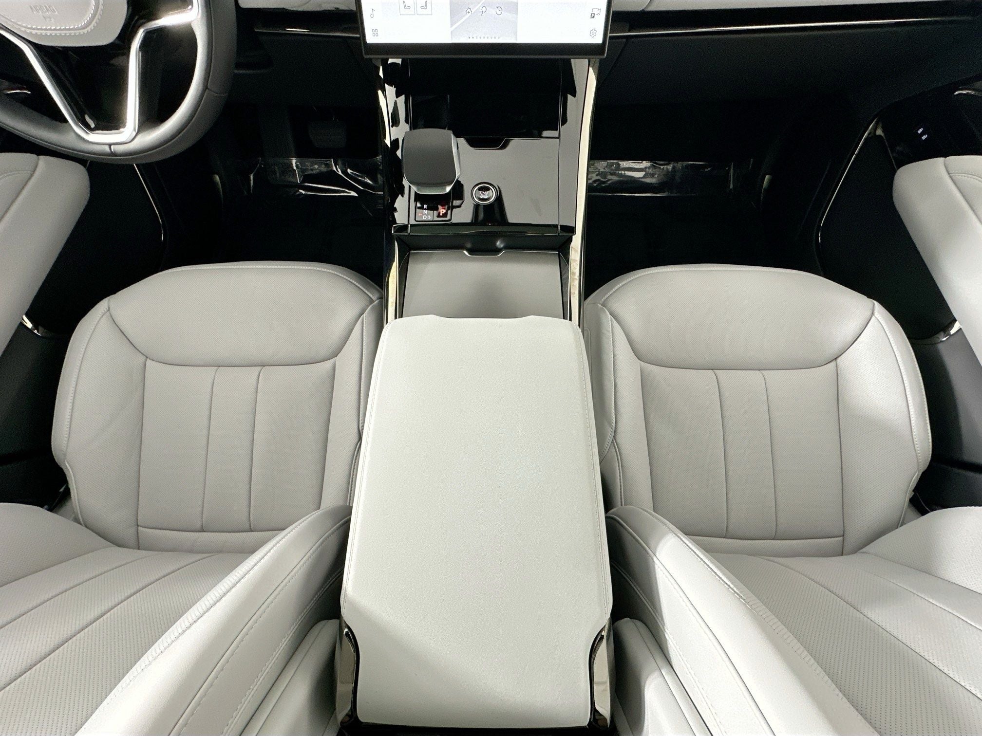 2026 Land Rover Range Rover Sport SE