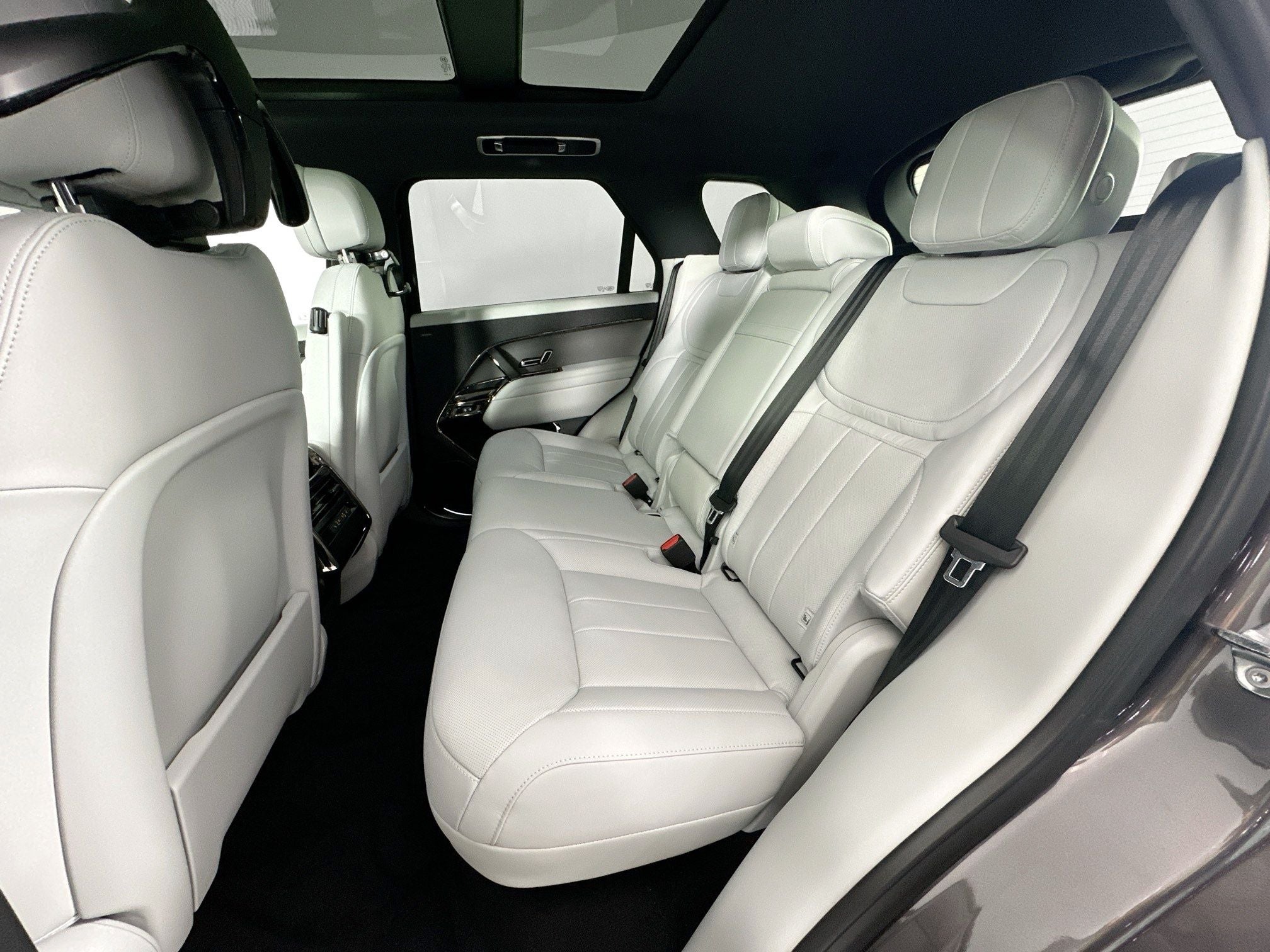 2026 Land Rover Range Rover Sport SE