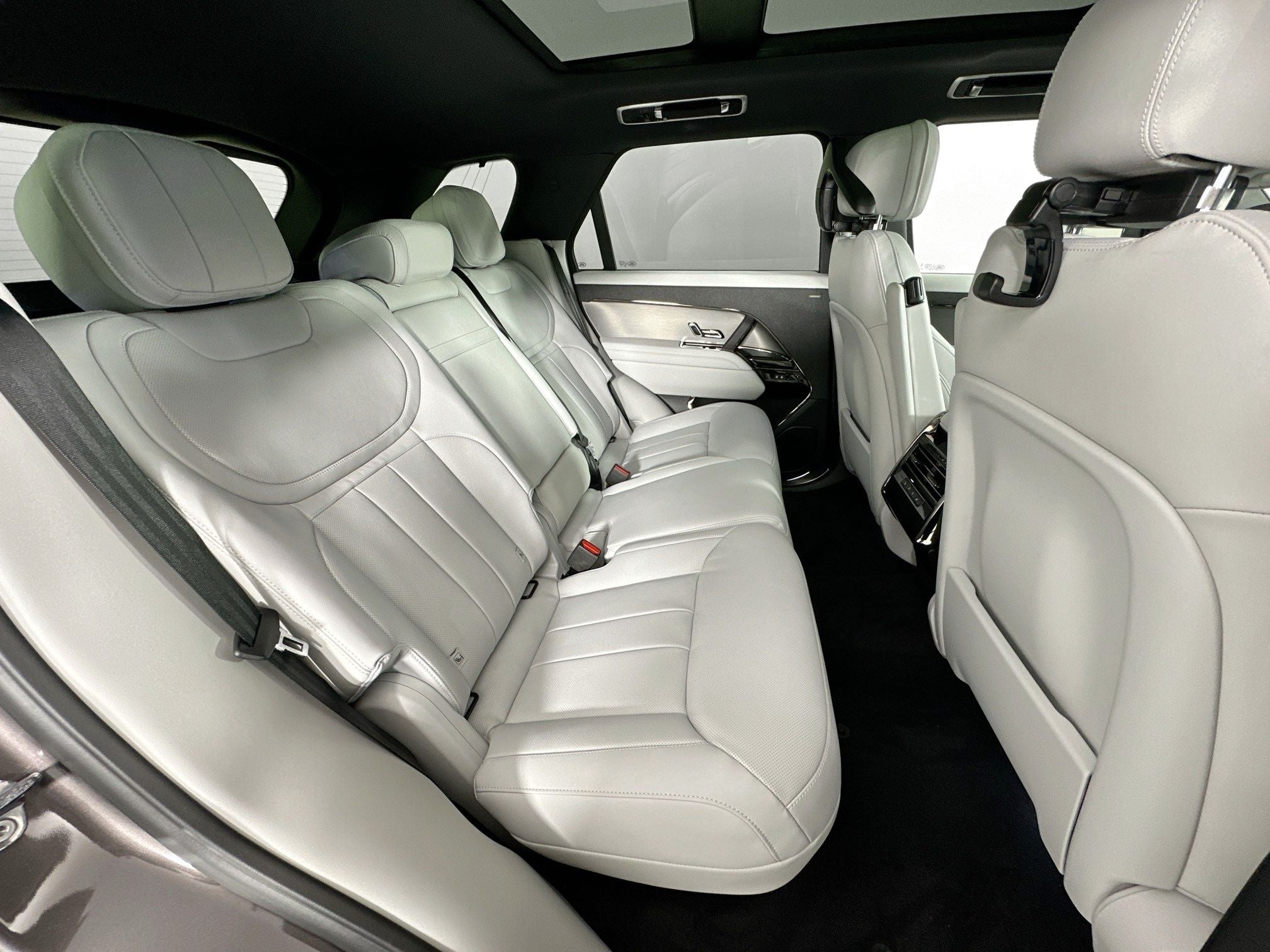 2026 Land Rover Range Rover Sport SE