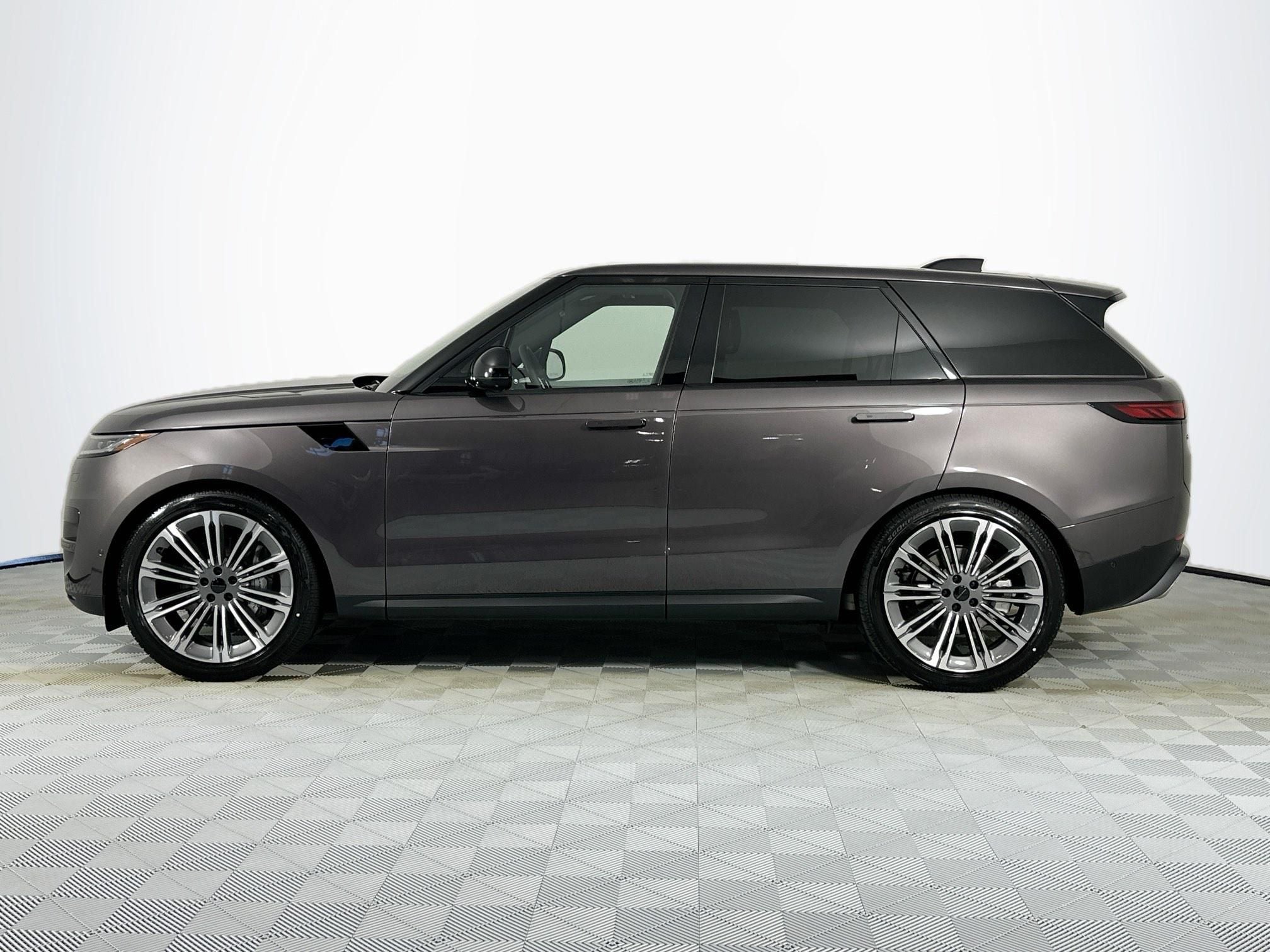 2026 Land Rover Range Rover Sport SE