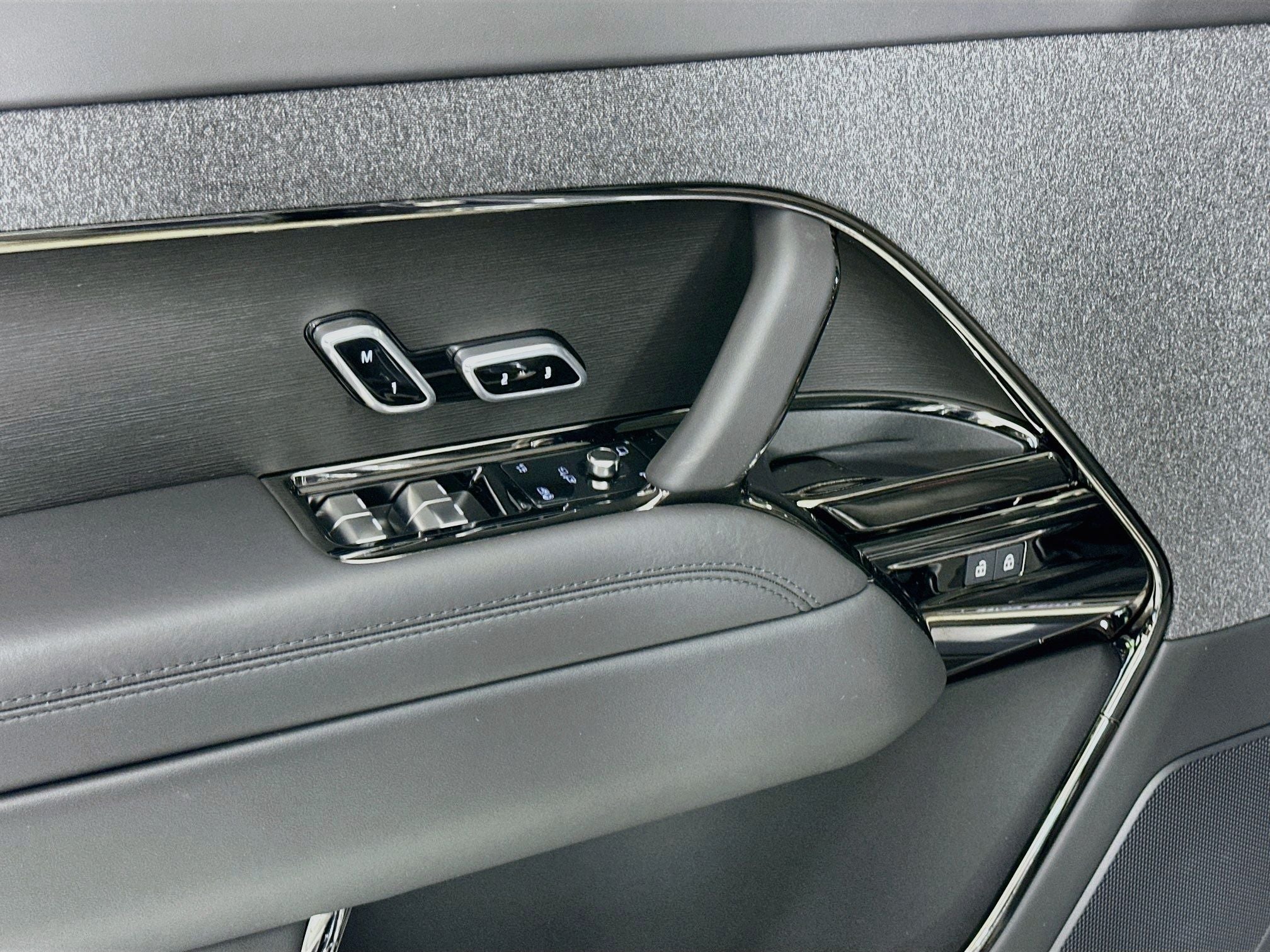 2026 Land Rover Range Rover Sport SE