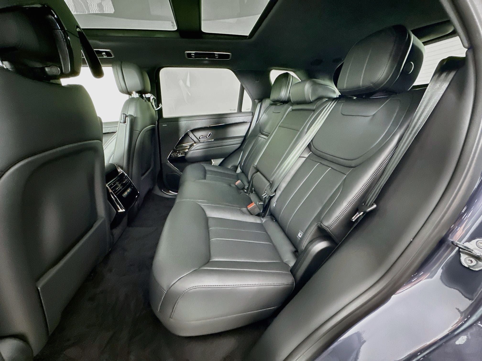 2026 Land Rover Range Rover Sport SE