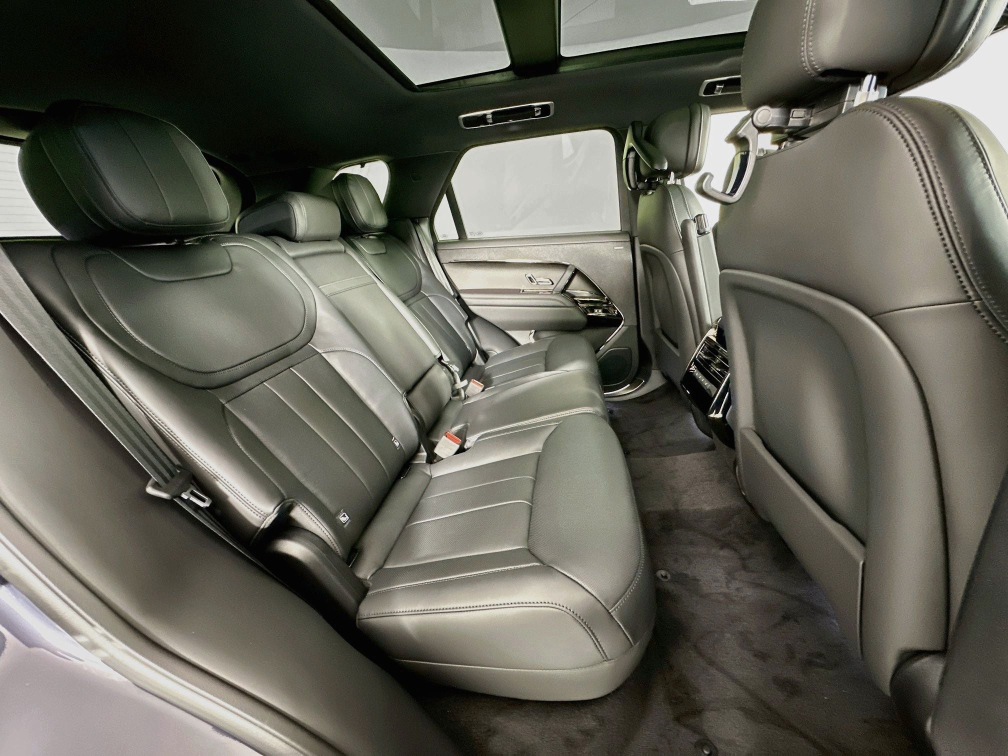 2026 Land Rover Range Rover Sport SE