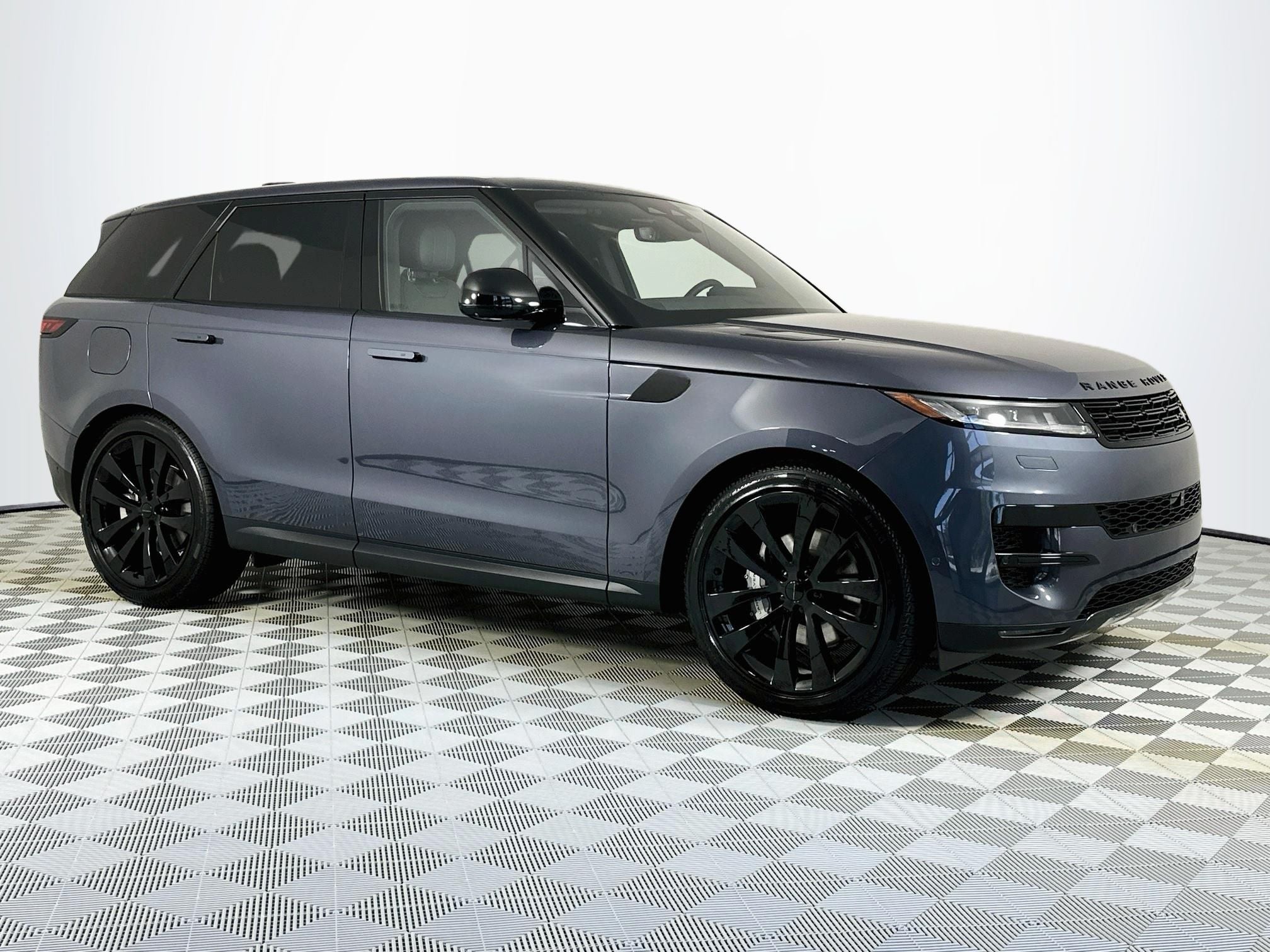 2026 Land Rover Range Rover Sport SE