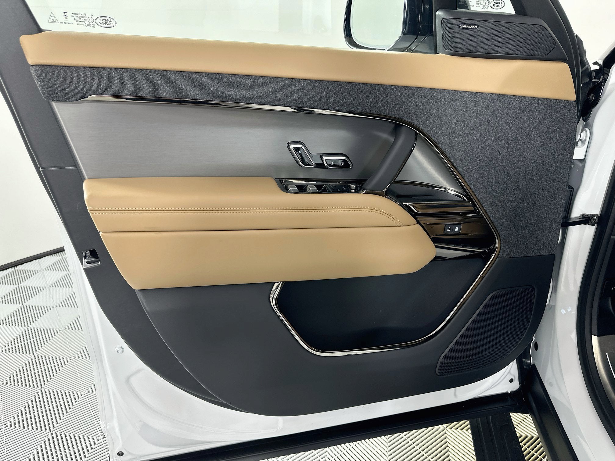 2027 Land Rover Range Rover Sport SE