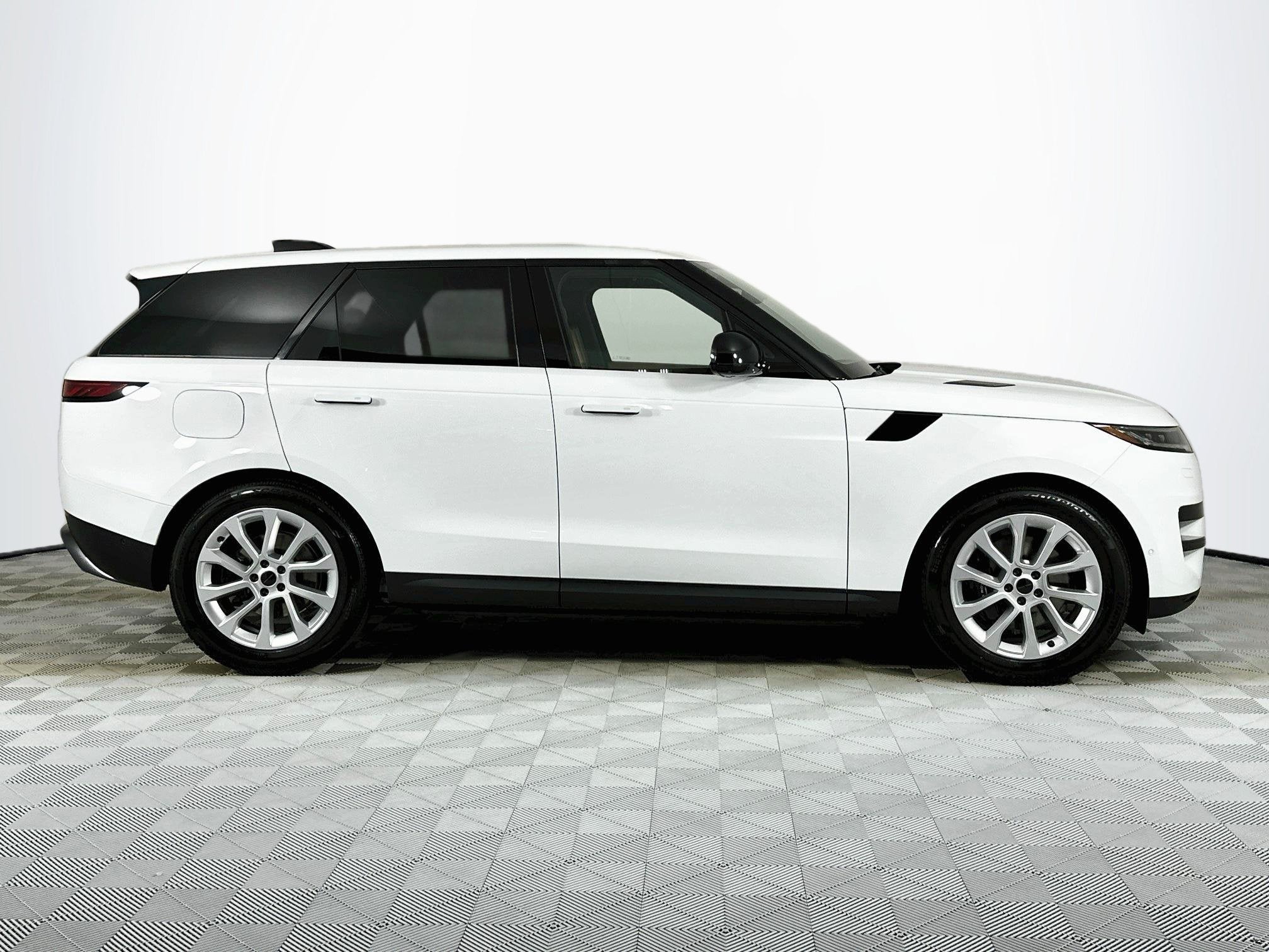 2027 Land Rover Range Rover Sport SE