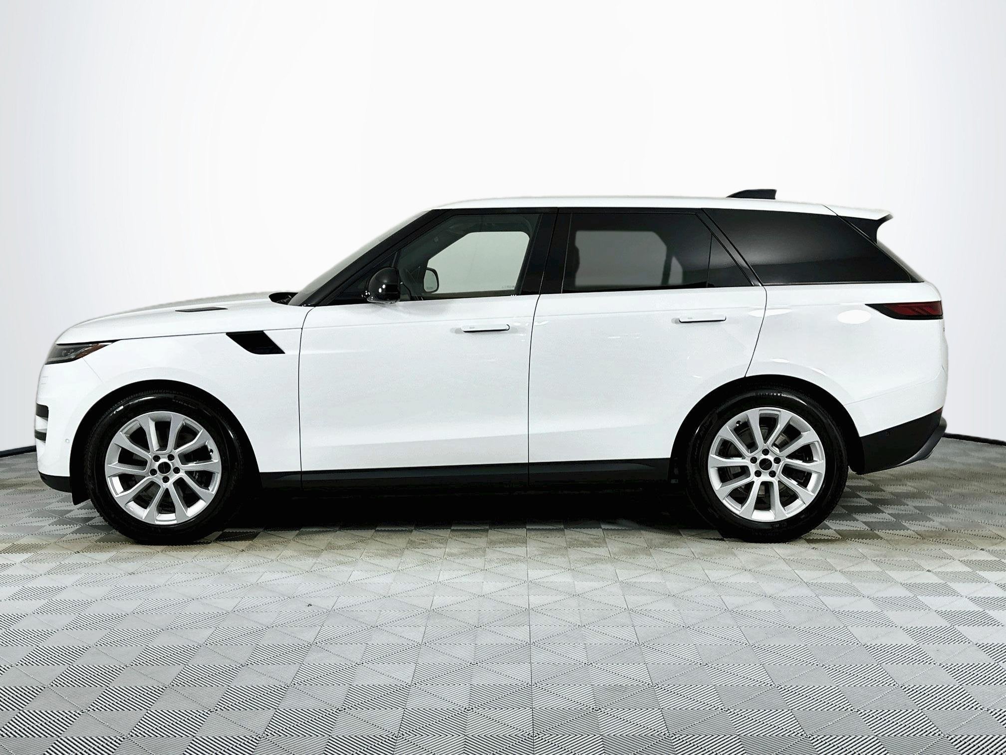 2027 Land Rover Range Rover Sport SE