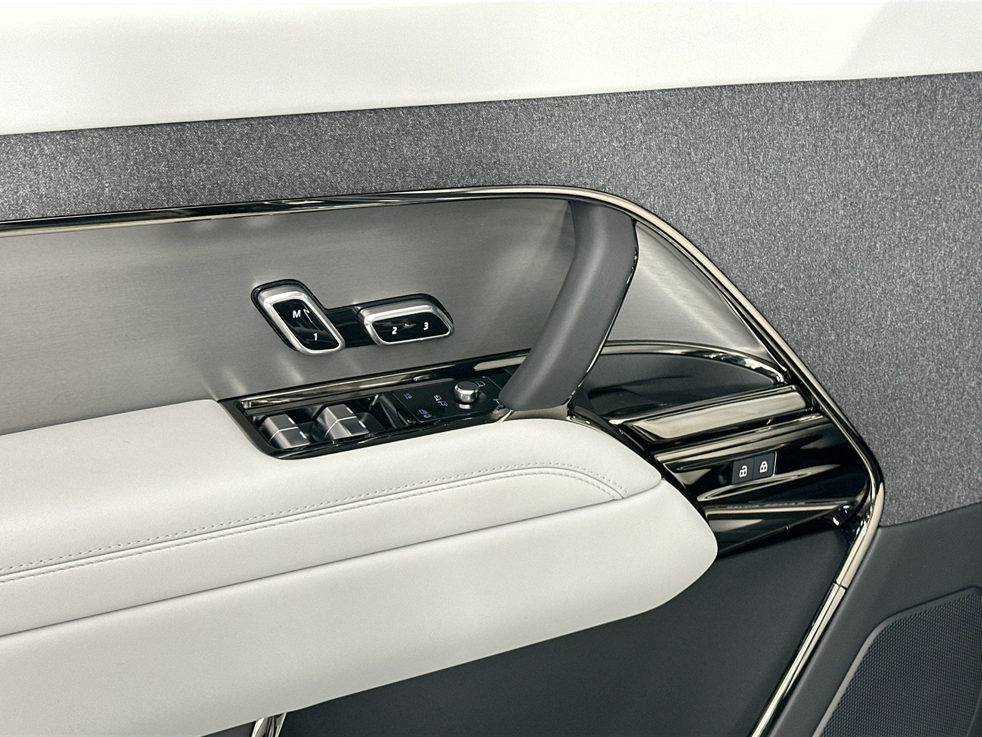 2026 Land Rover Range Rover Sport SE