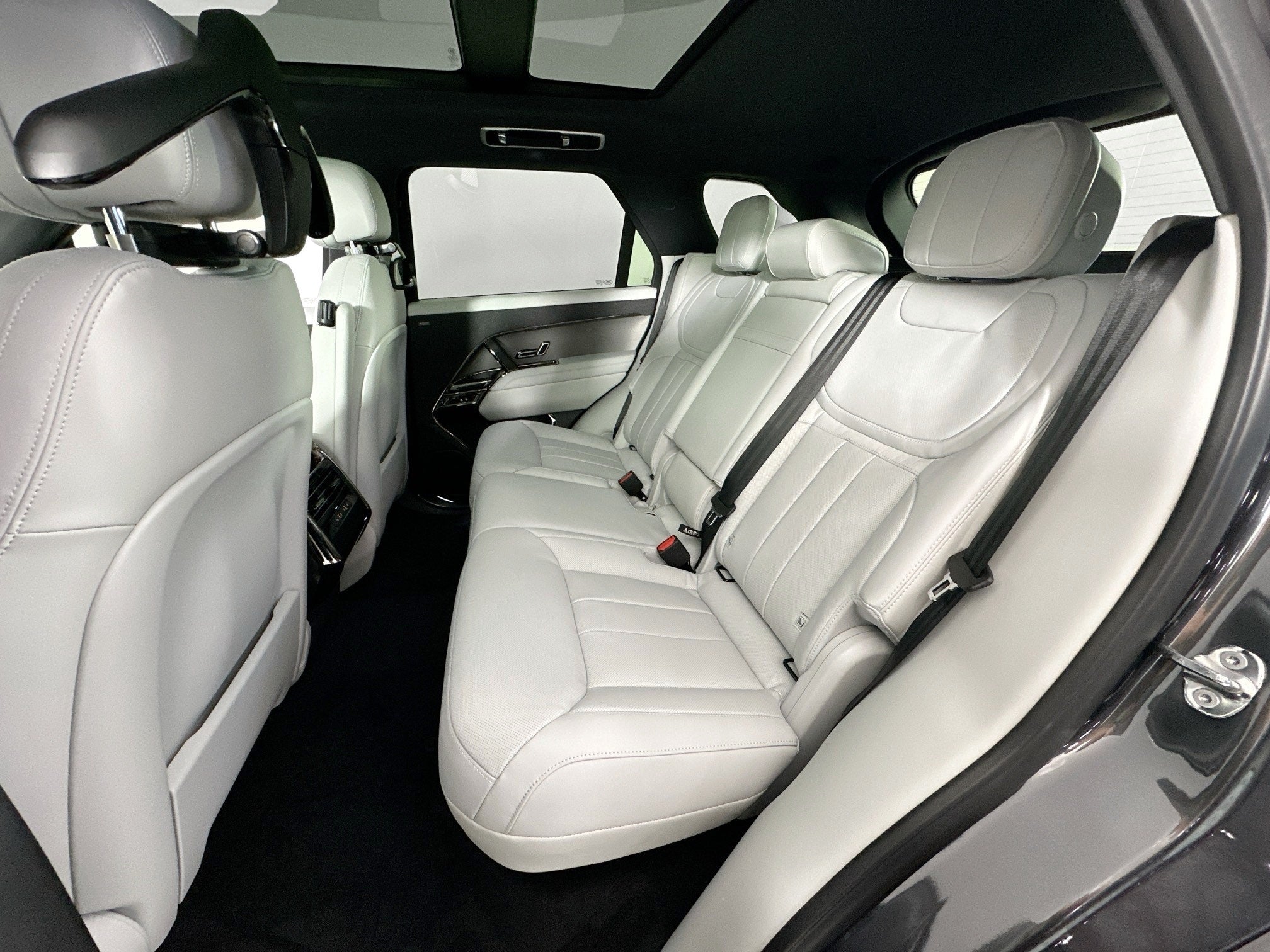 2026 Land Rover Range Rover Sport SE