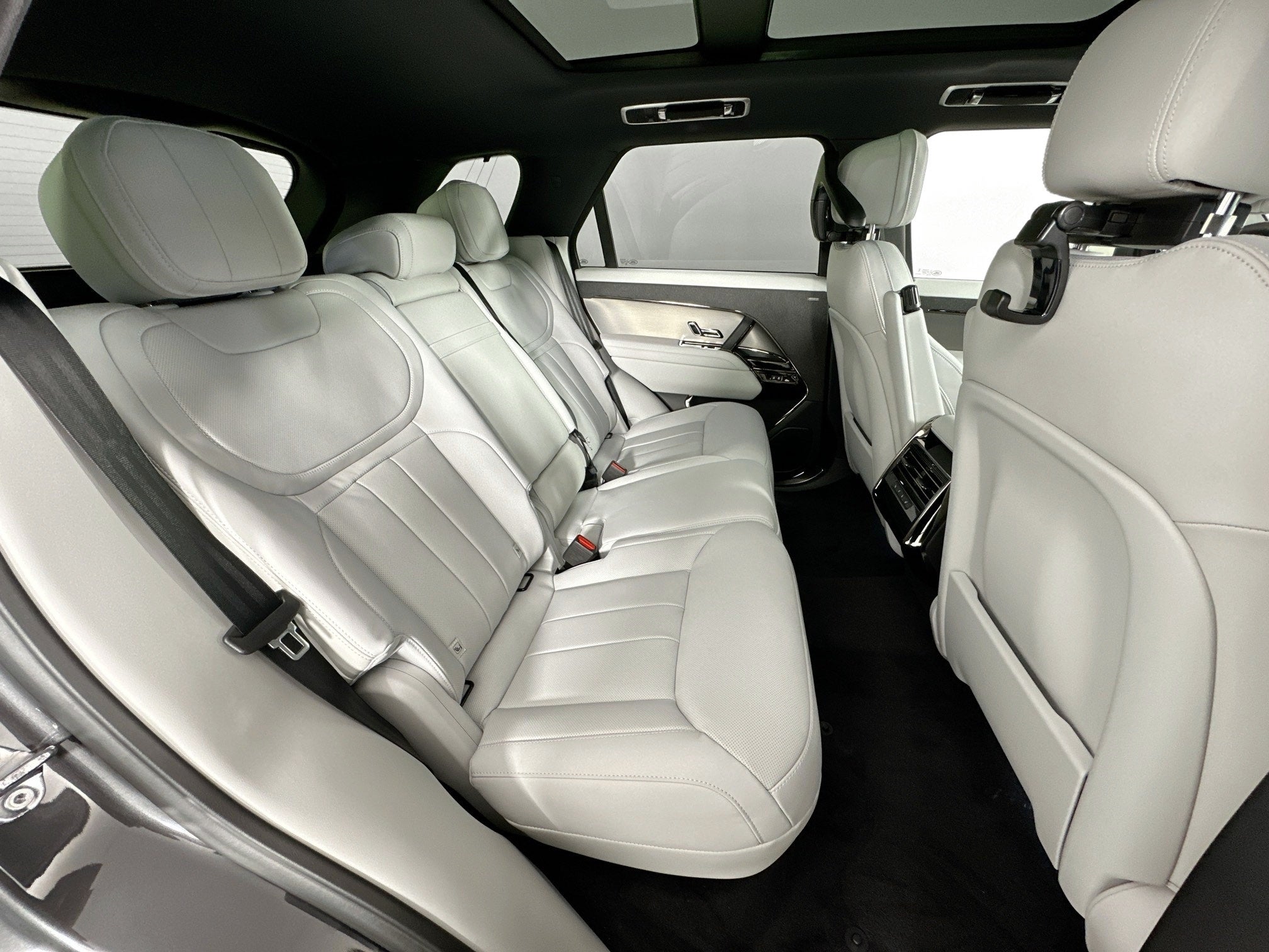 2026 Land Rover Range Rover Sport SE