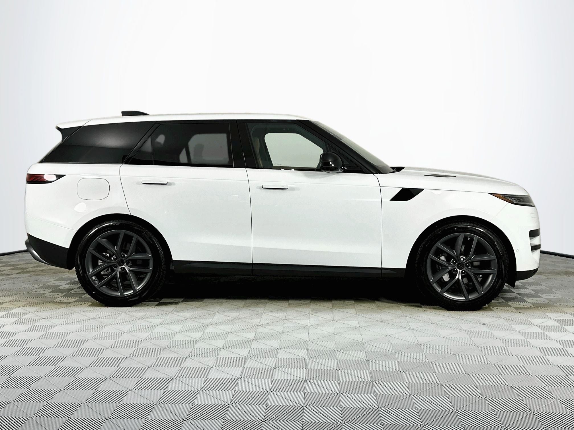 2026 Land Rover Range Rover Sport SE
