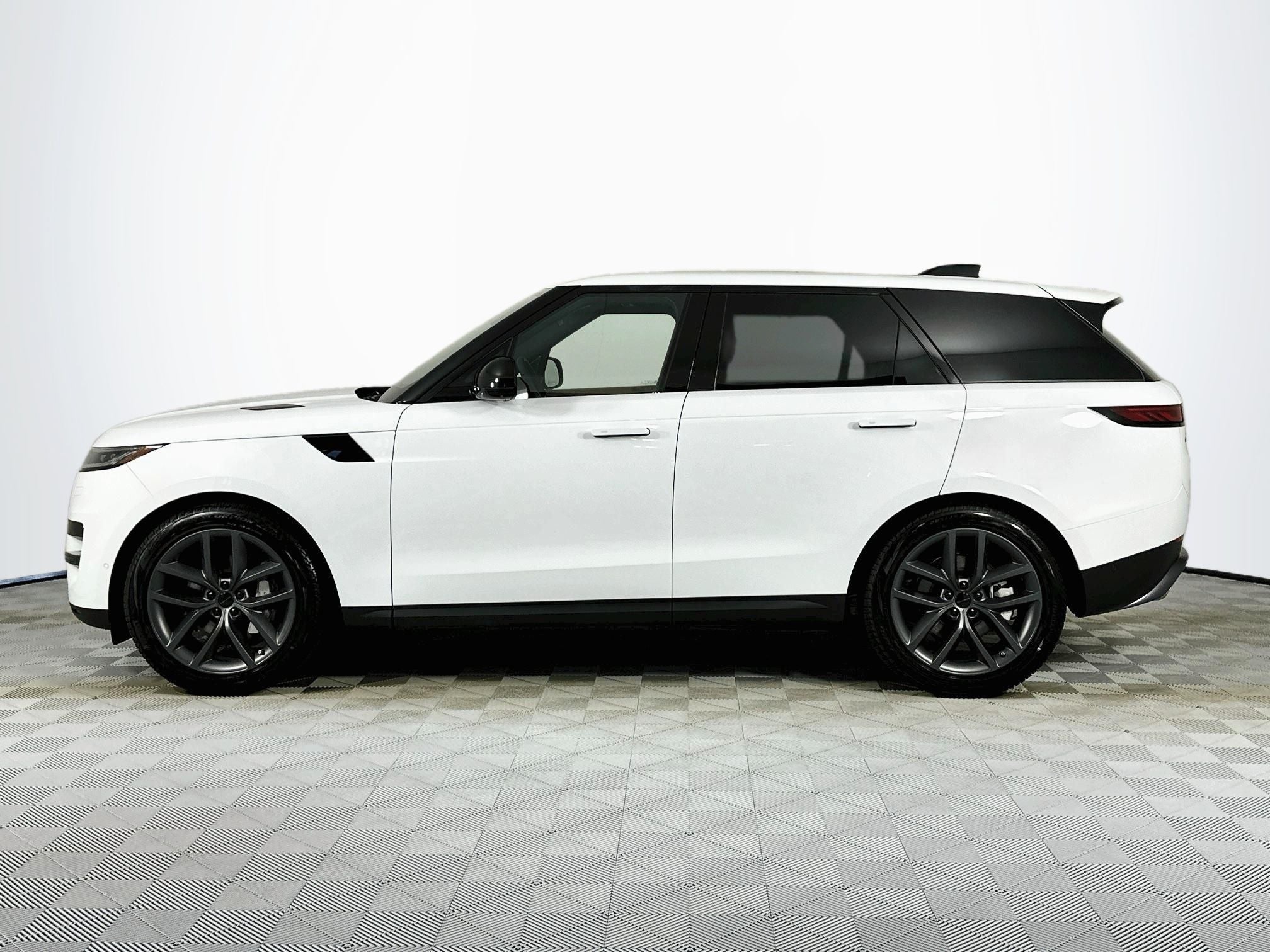 2026 Land Rover Range Rover Sport SE
