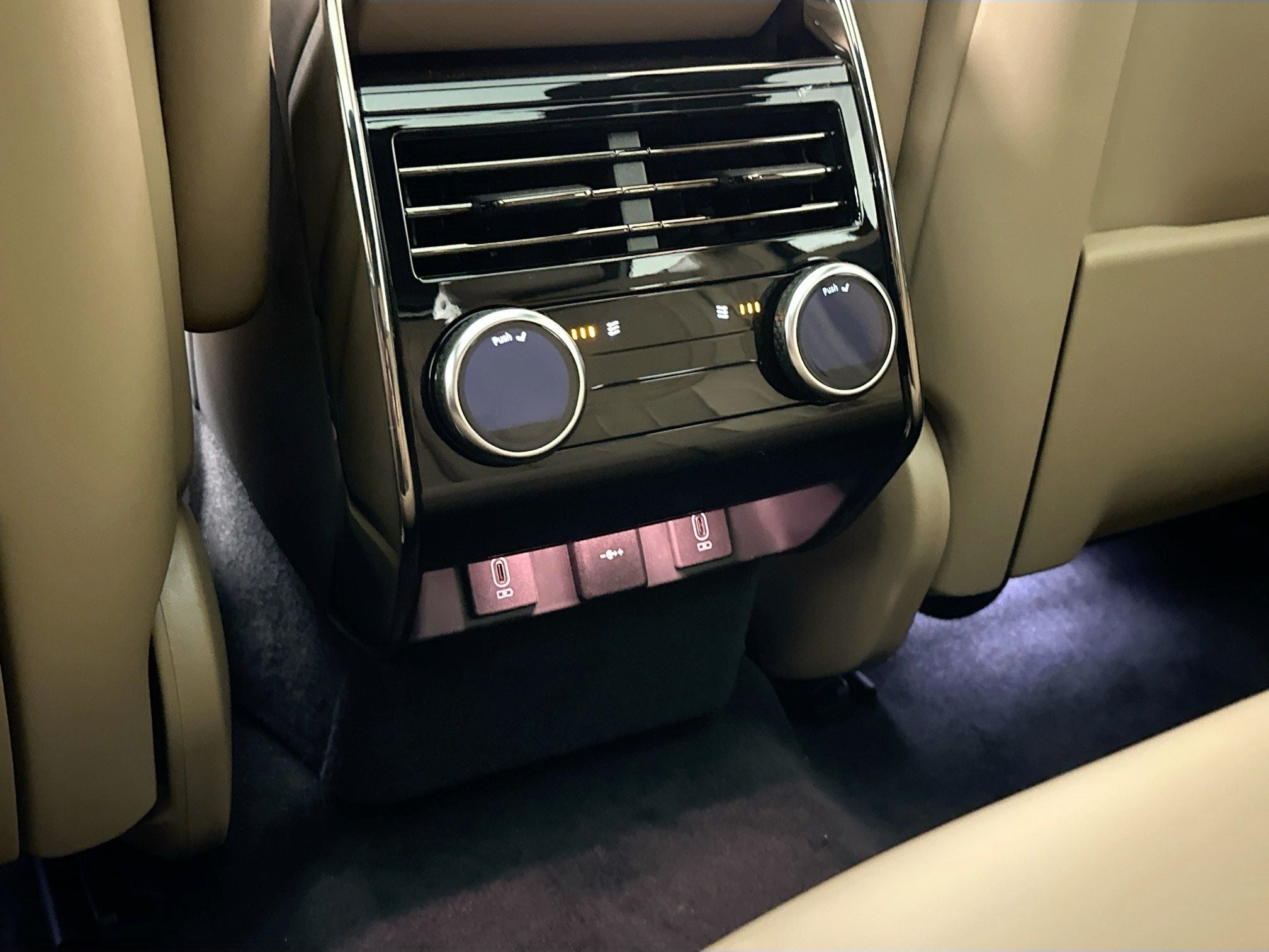 2026 Land Rover Range Rover Sport SE