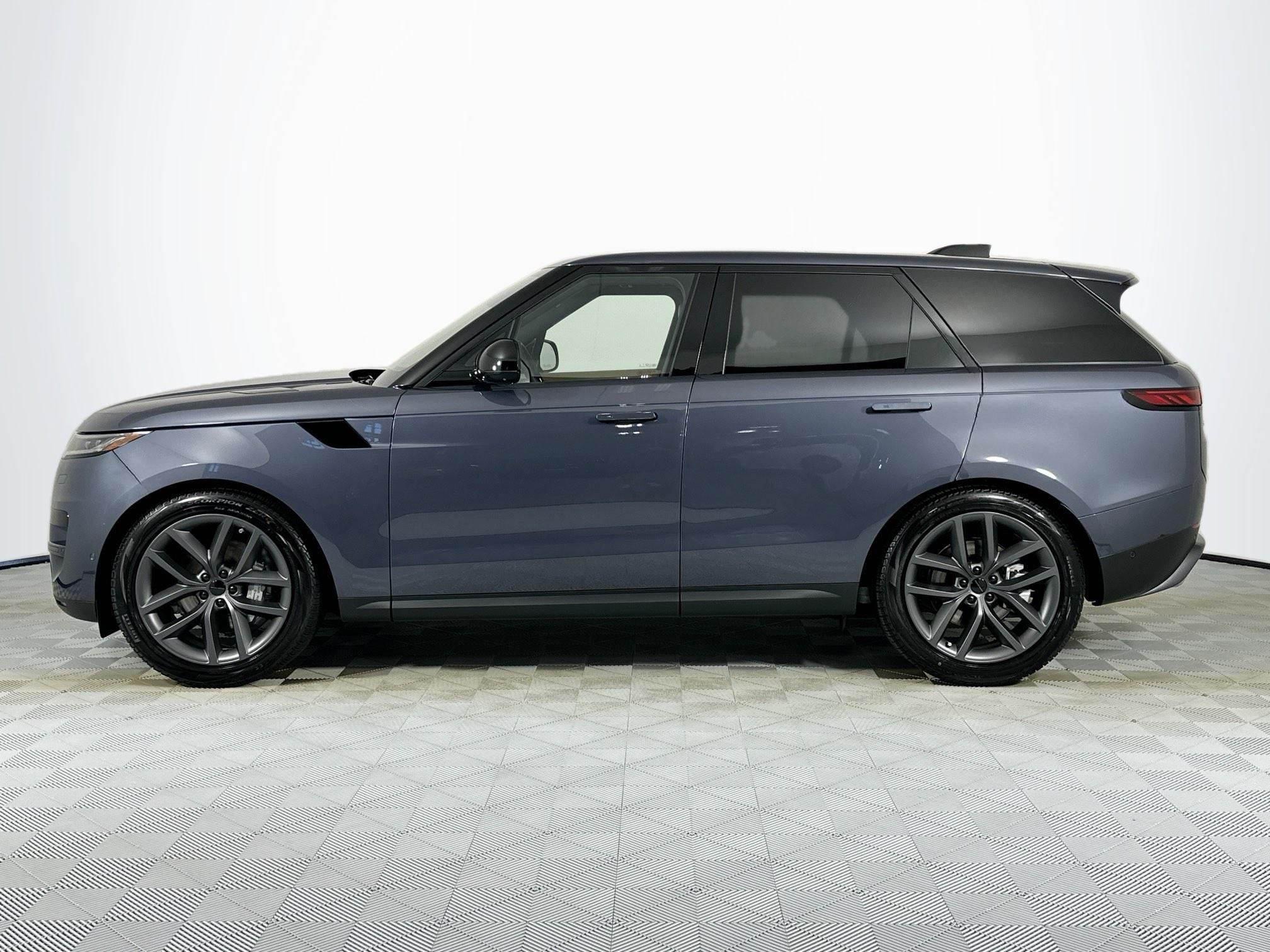 2026 Land Rover Range Rover Sport SE