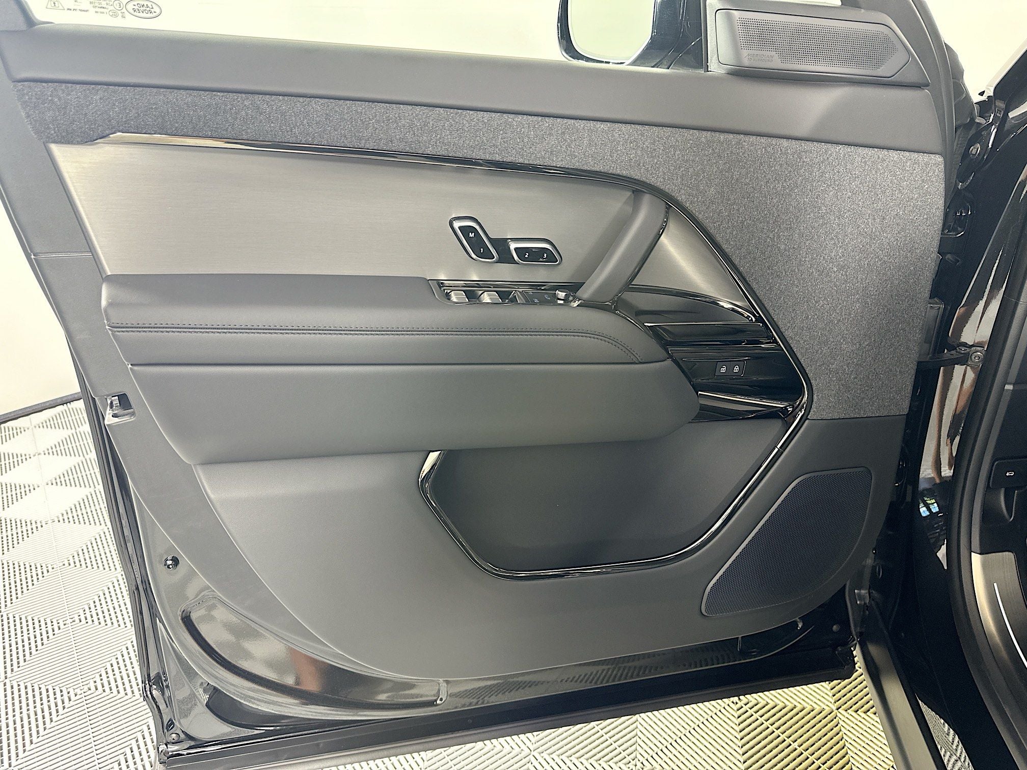 2026 Land Rover Range Rover Sport SE