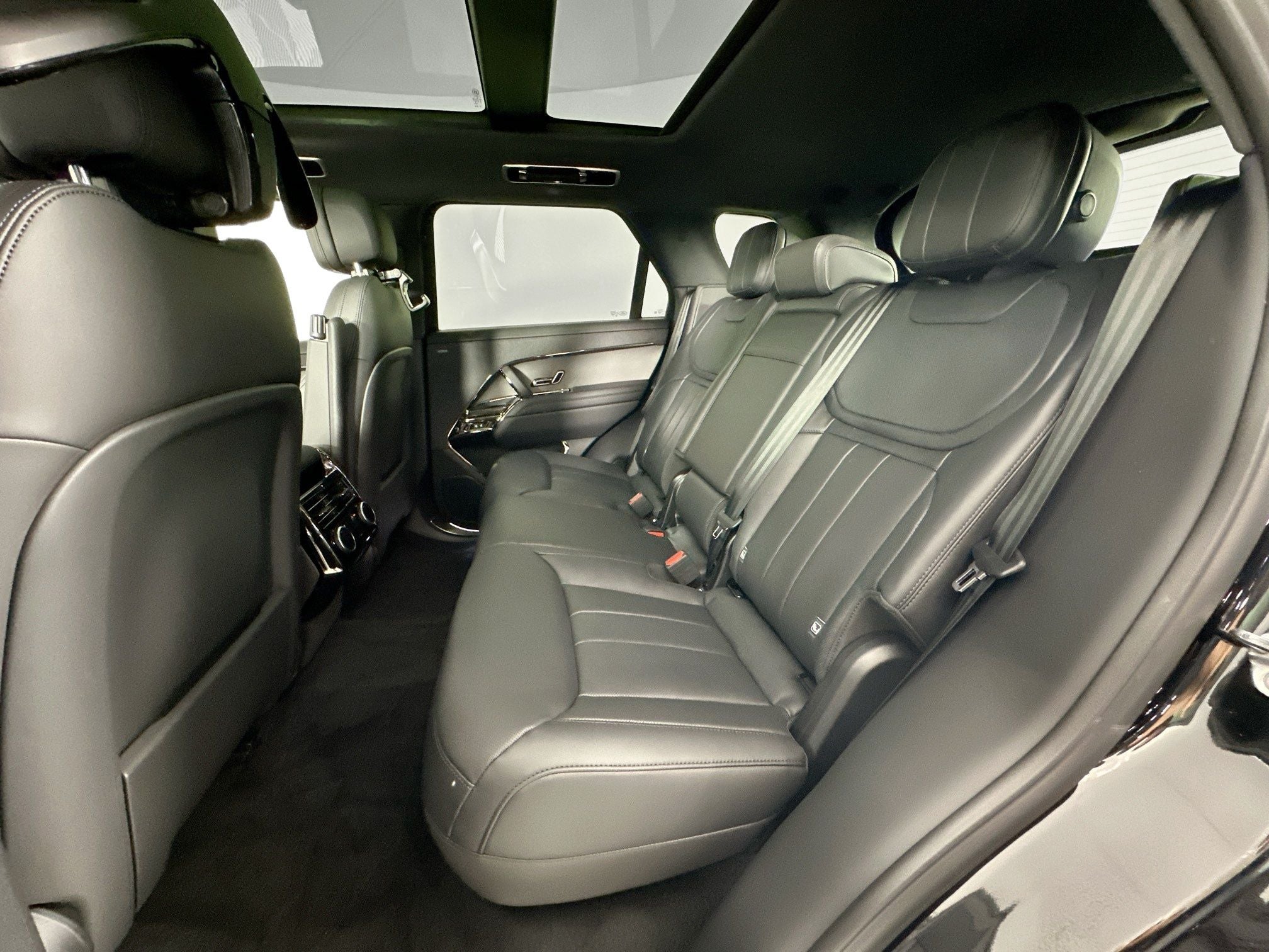 2026 Land Rover Range Rover Sport SE