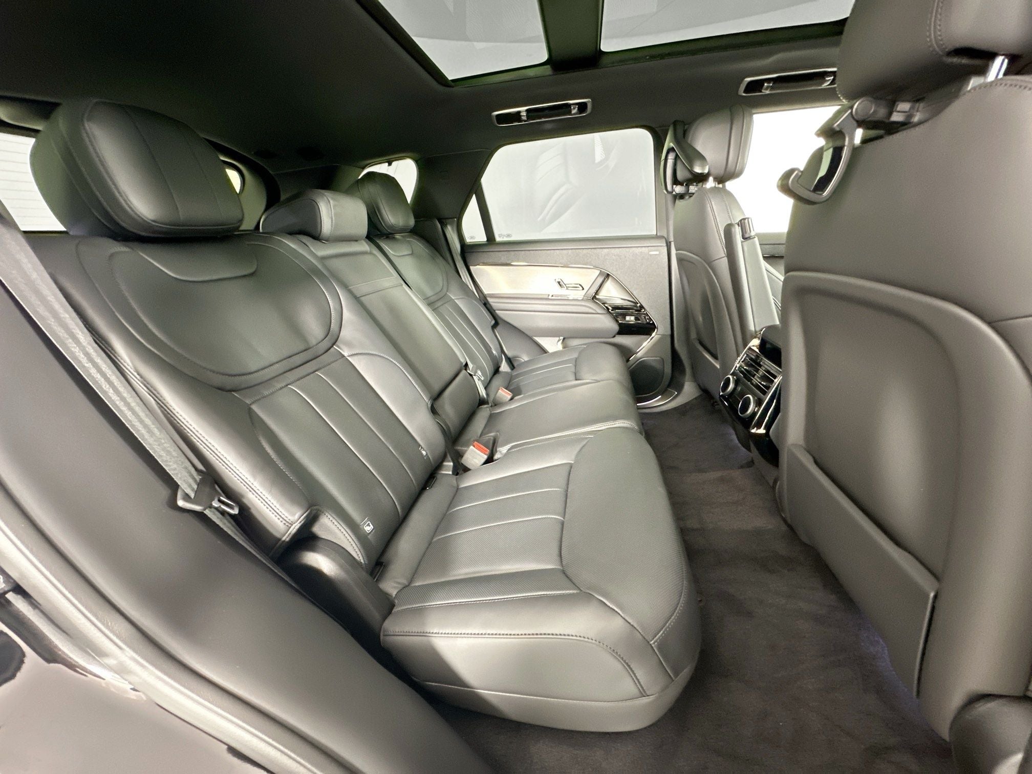 2026 Land Rover Range Rover Sport SE
