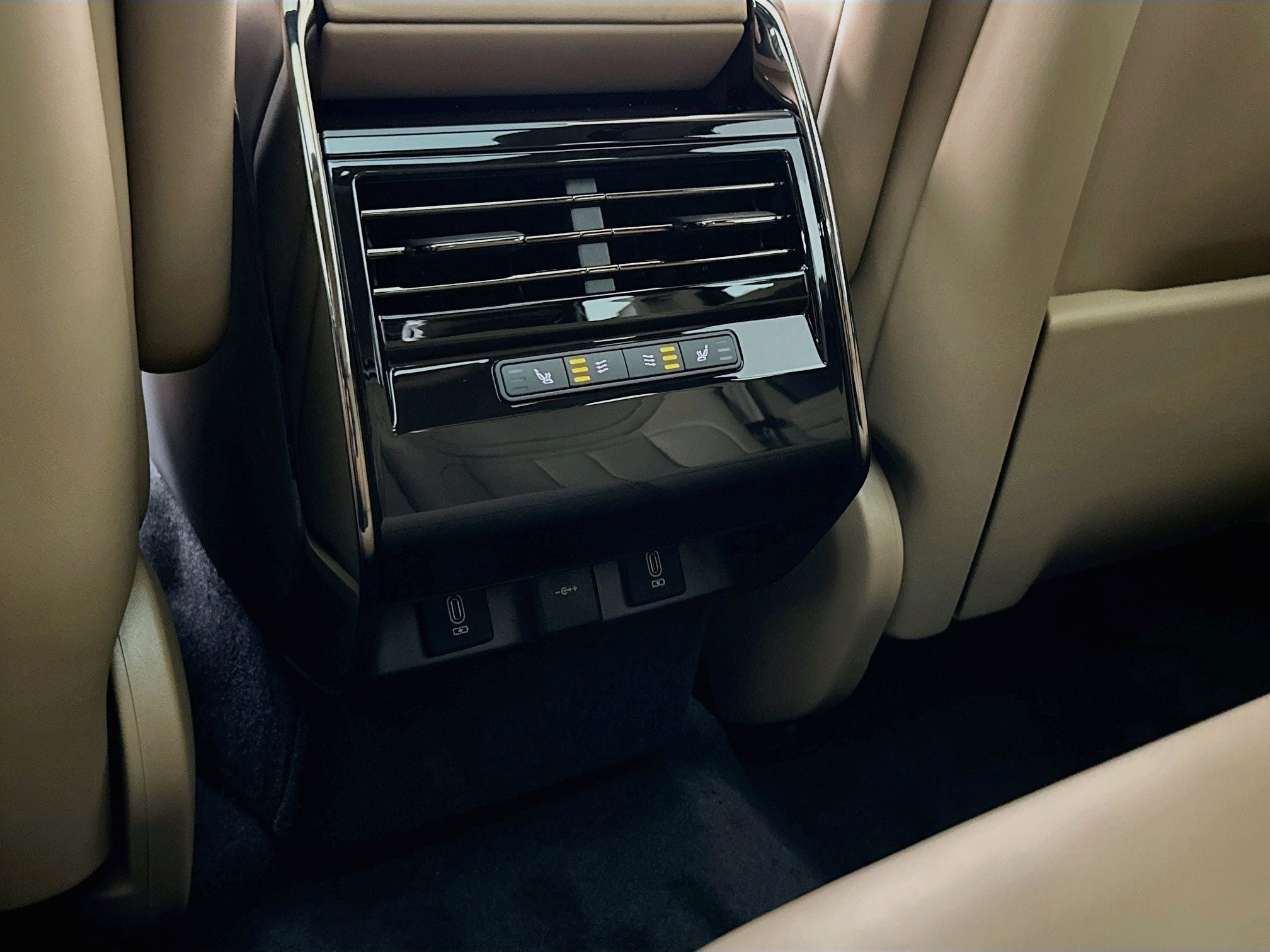 2026 Land Rover Range Rover Sport SE