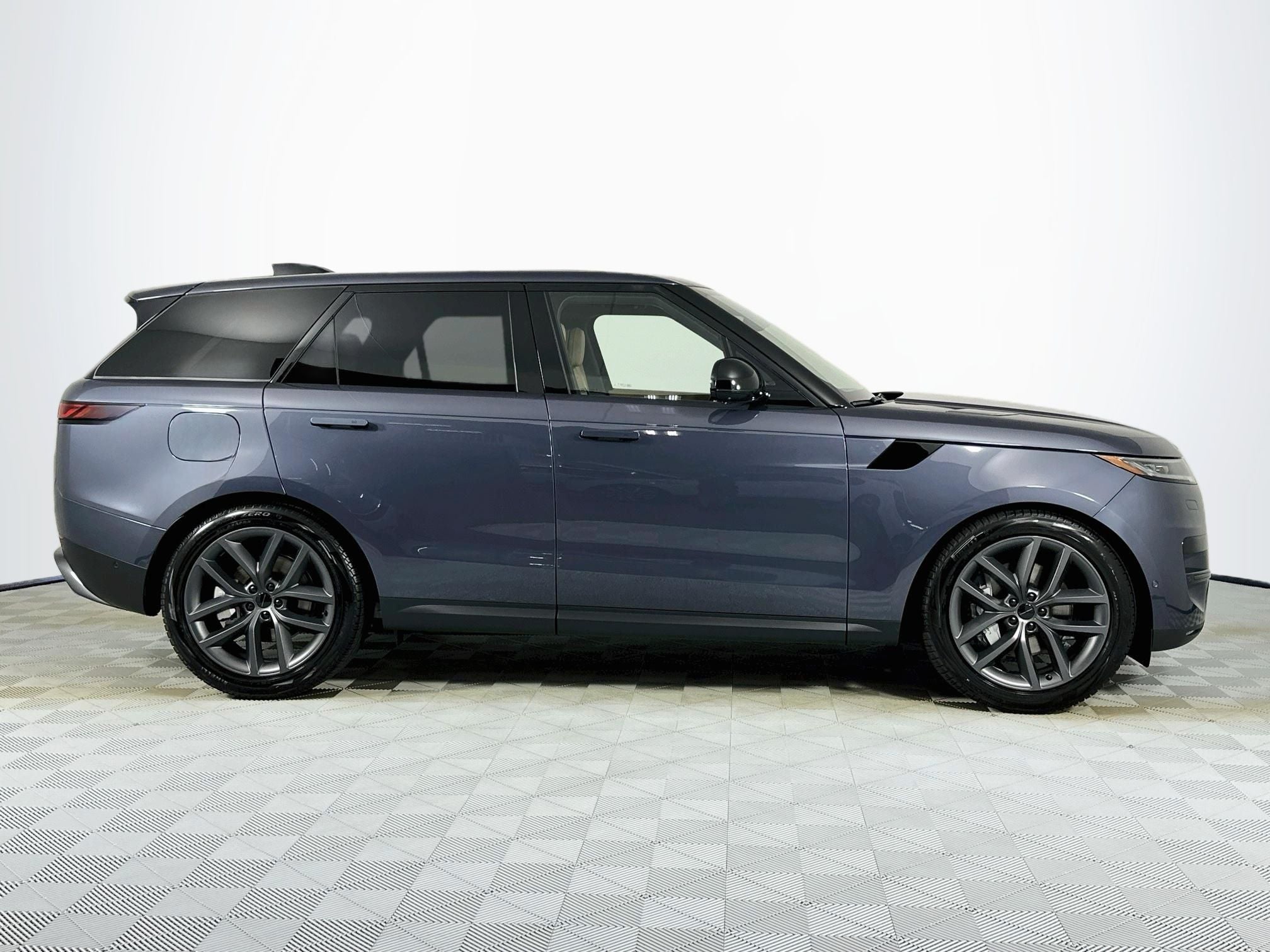 2026 Land Rover Range Rover Sport SE