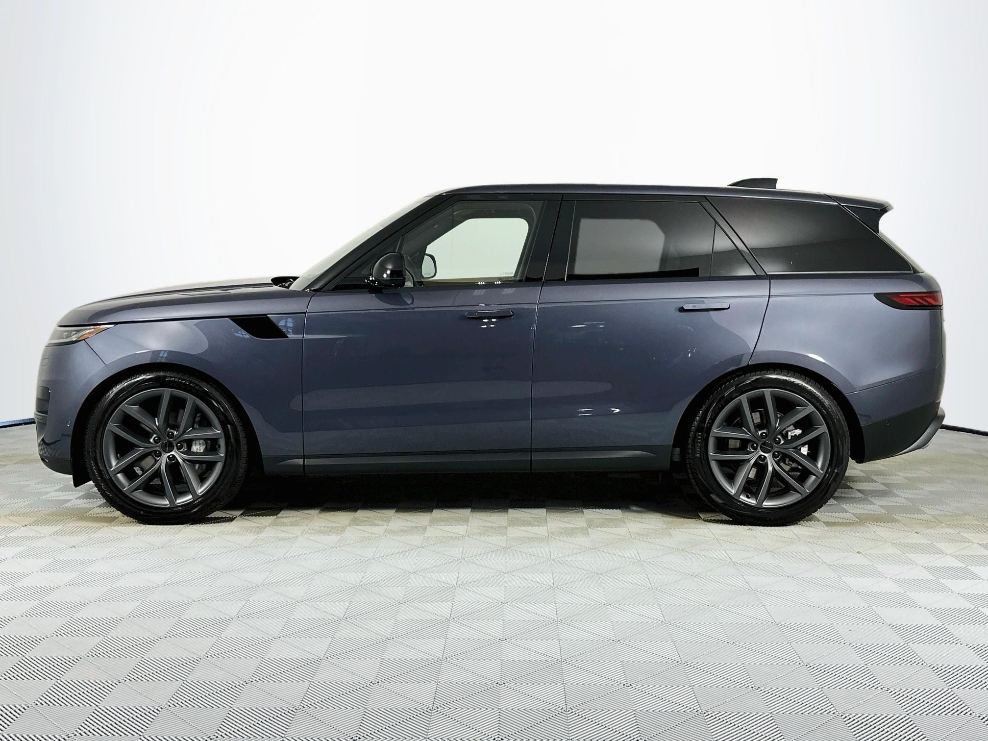 2026 Land Rover Range Rover Sport SE