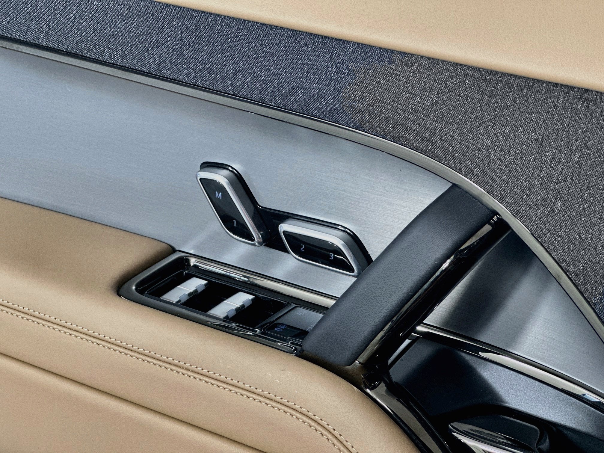 2027 Land Rover Range Rover Sport SE